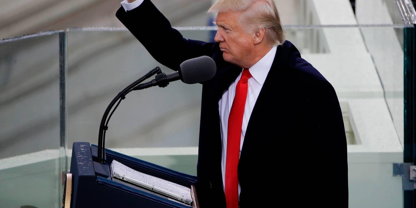 Kampanjretorik och populism fanns med i Donald Trumps första tal som USA:s president, enligt USA-experten Erik Åsard.
