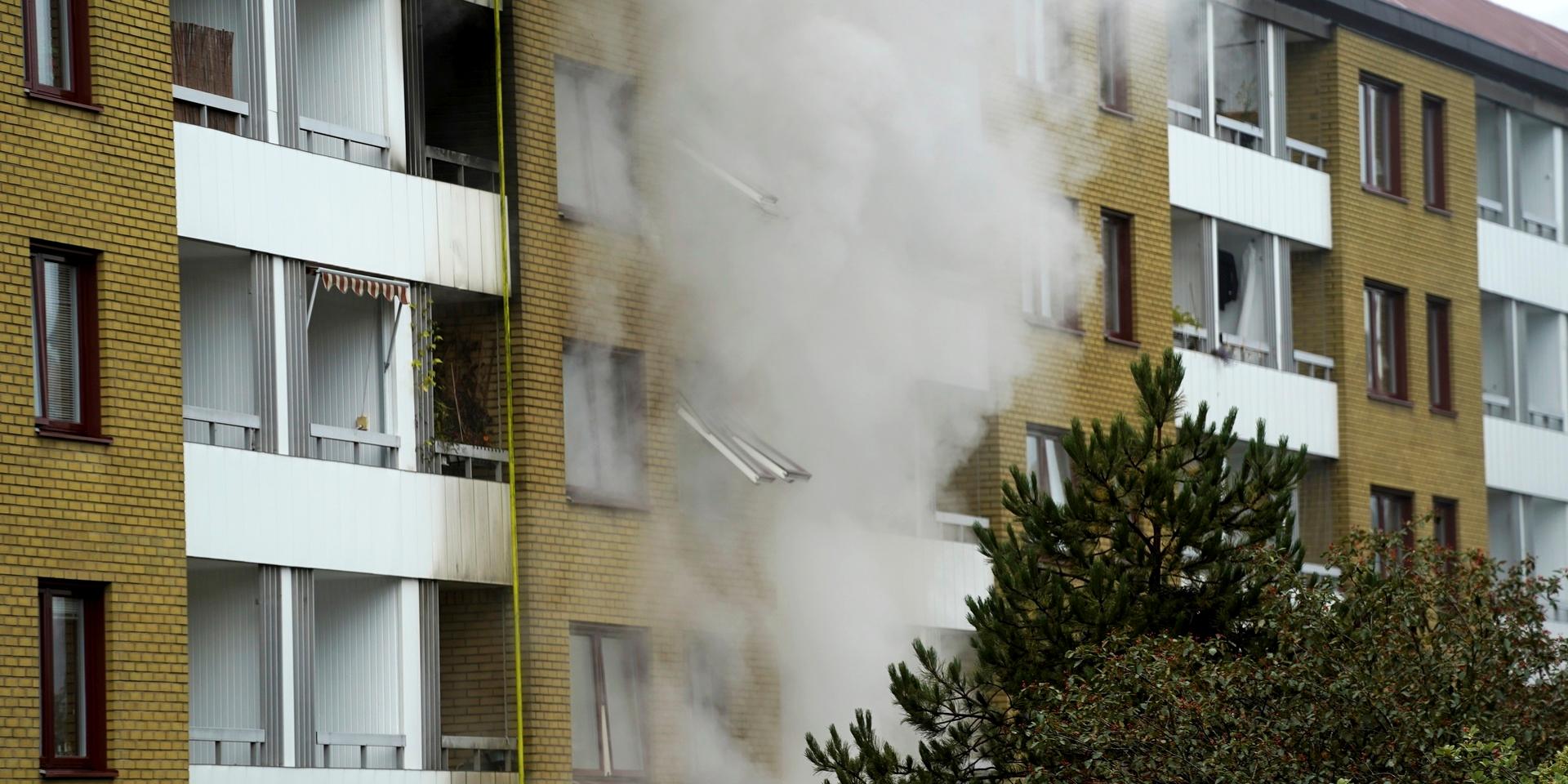 Explosionen ledde till flera bränder och omfattande rökutveckling.