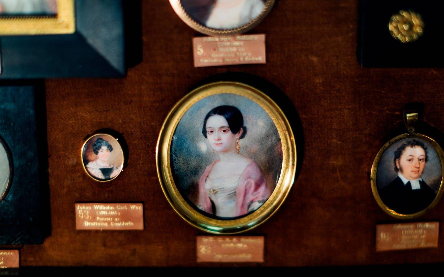 Den anonyma kvinnan är målad år 1844 på elfenben i gouachefärg. Miniatyrporträtten gavs ofta bort som gåva till någon man tyckte om som sedan förvarade den i en stängd berlock. Eller kanske till en blivande make som man aldrig träffat. Bild: Nicklas Elmrin
