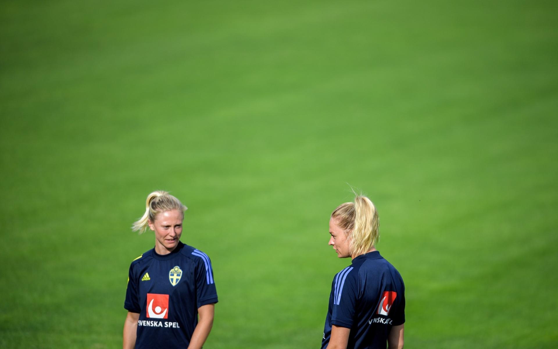 Rebecka Blomqvist och Fridolina Rolfö var lagkamrater i Wolfsburg. Blomqvist tror på Rolfö-succé i nya laget: ”Hon är en fantastisk spelare så de kommer ha god nytta av hennes speed, teknik och tillslag”.