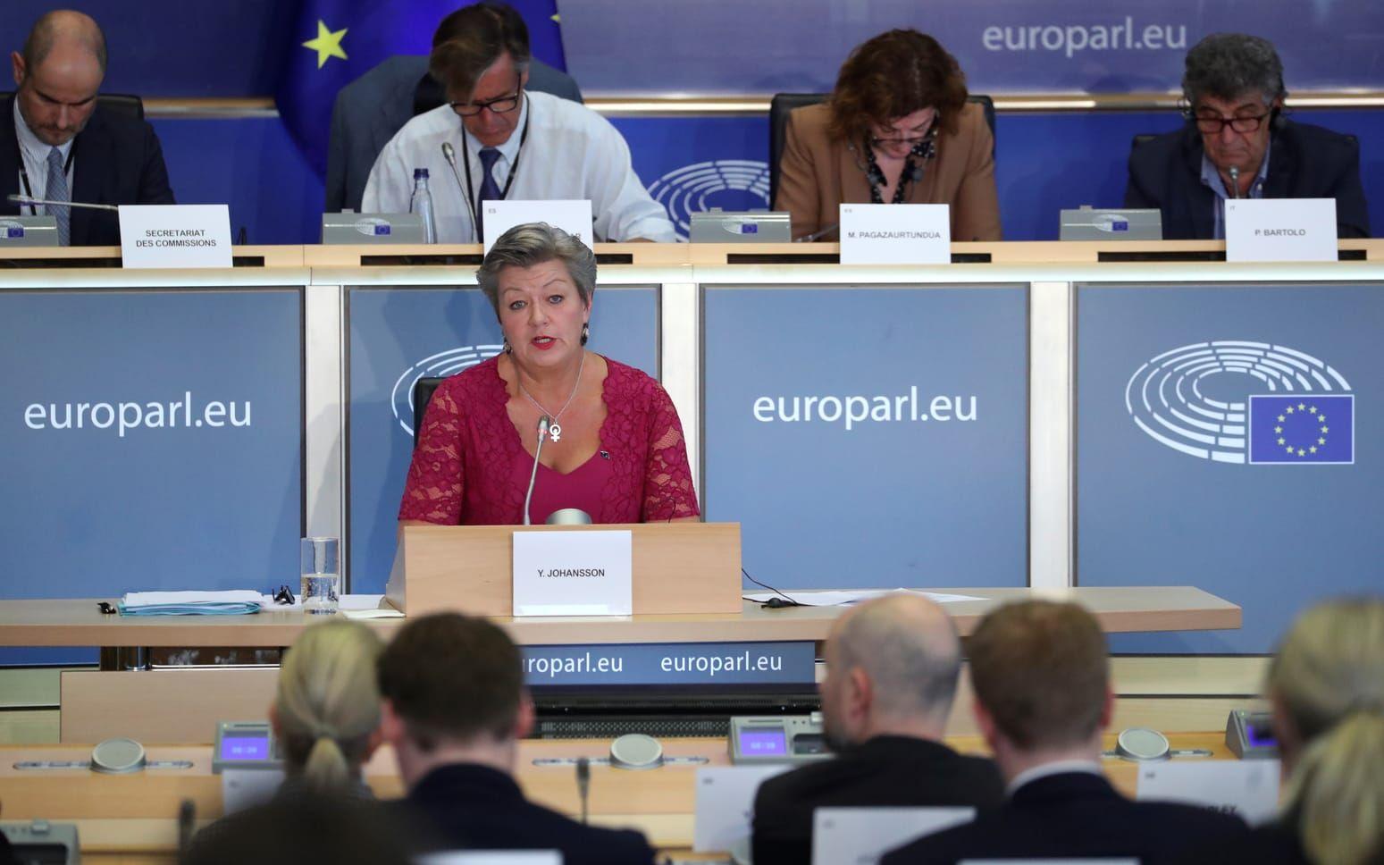 Ylva Johansson pressades men bad att få återkomma i flera frågor.