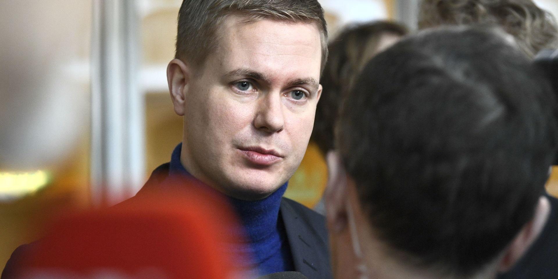 Tidigare utbildningsminister Gustav Fridolin (MP) har fått nytt jobb som lärare.