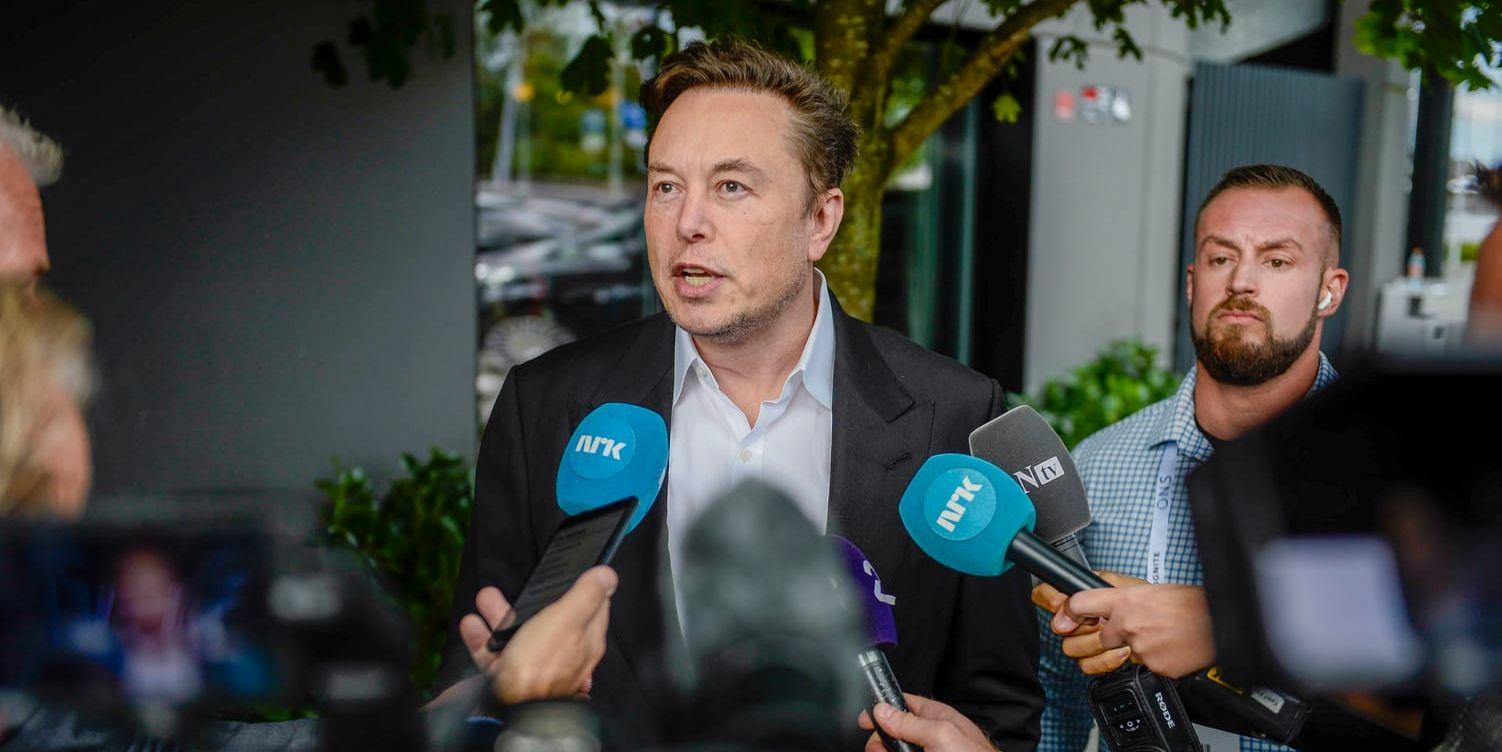 Entreprenören Sam Altman och Teslagrundaren Elon Musk (bilden) grundade OpenAI, men nu har Musk lämnat styrelsen.