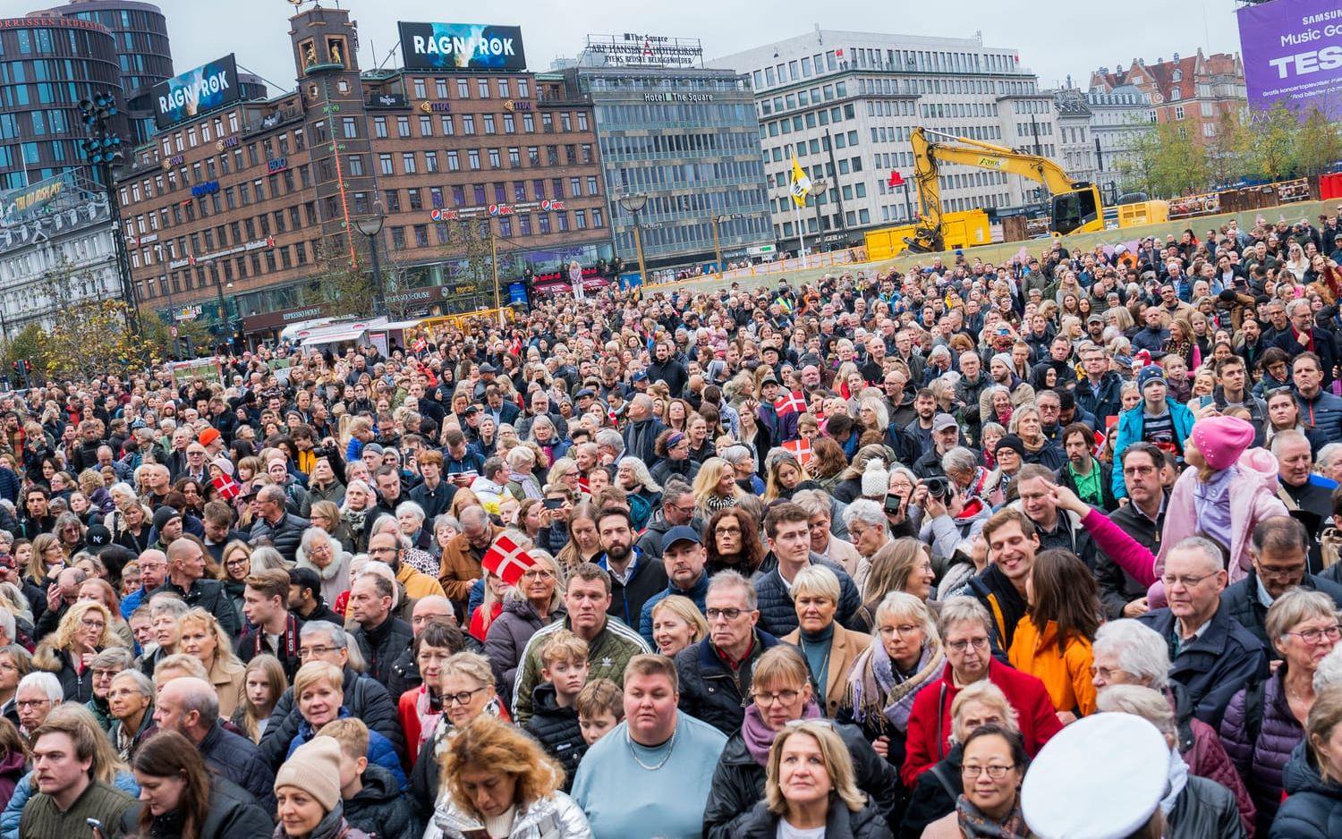 Tusentals hade samlats på Rådhusplatsen i Köpenhamn.