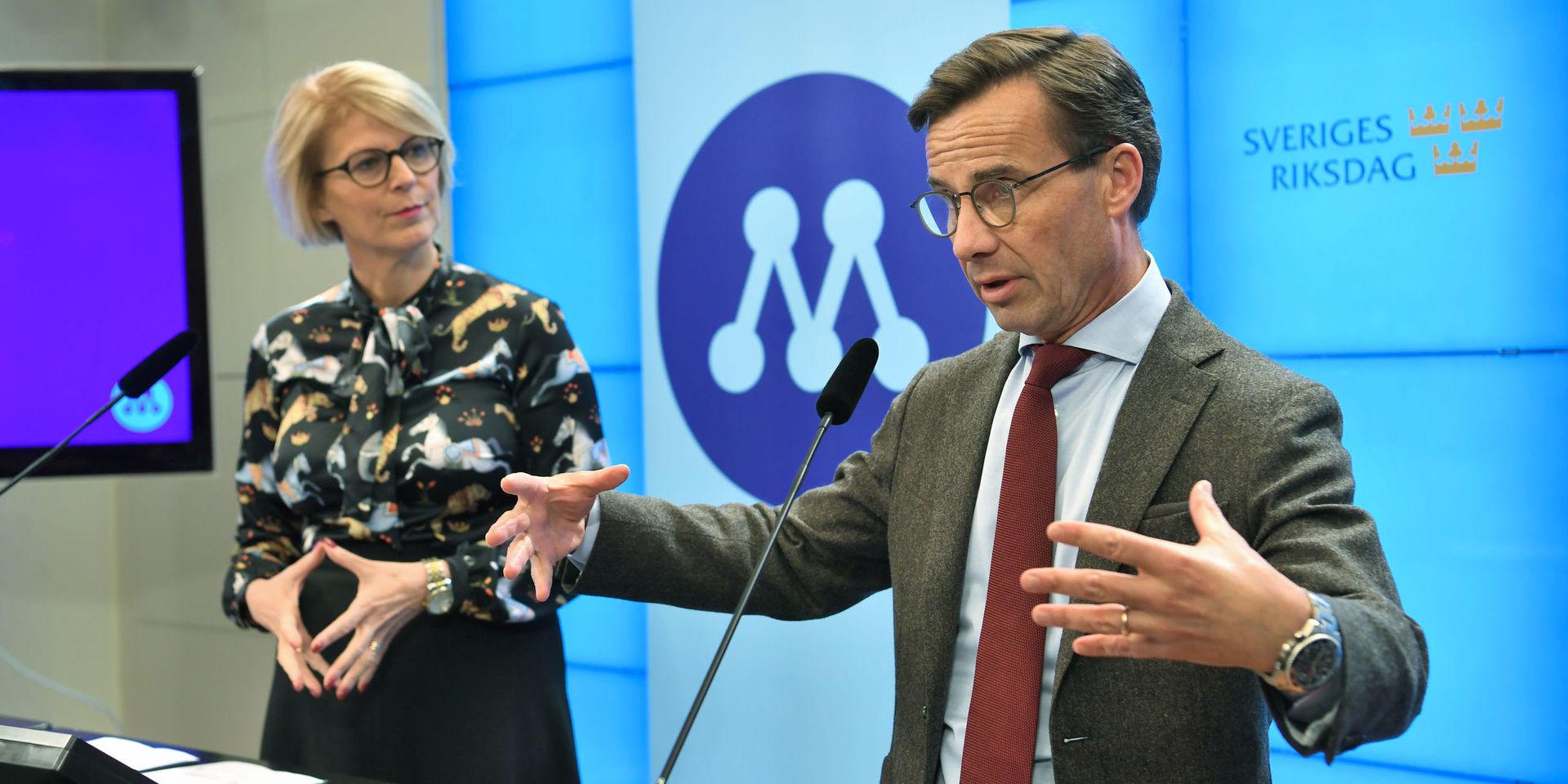 När Moderaternas ekonomisk-politiska talesperson Elisabeth Svantesson och partiledaren Ulf Kristersson (M) presenterade partiets höstbudget stod samhällskontraktet i fokus. 