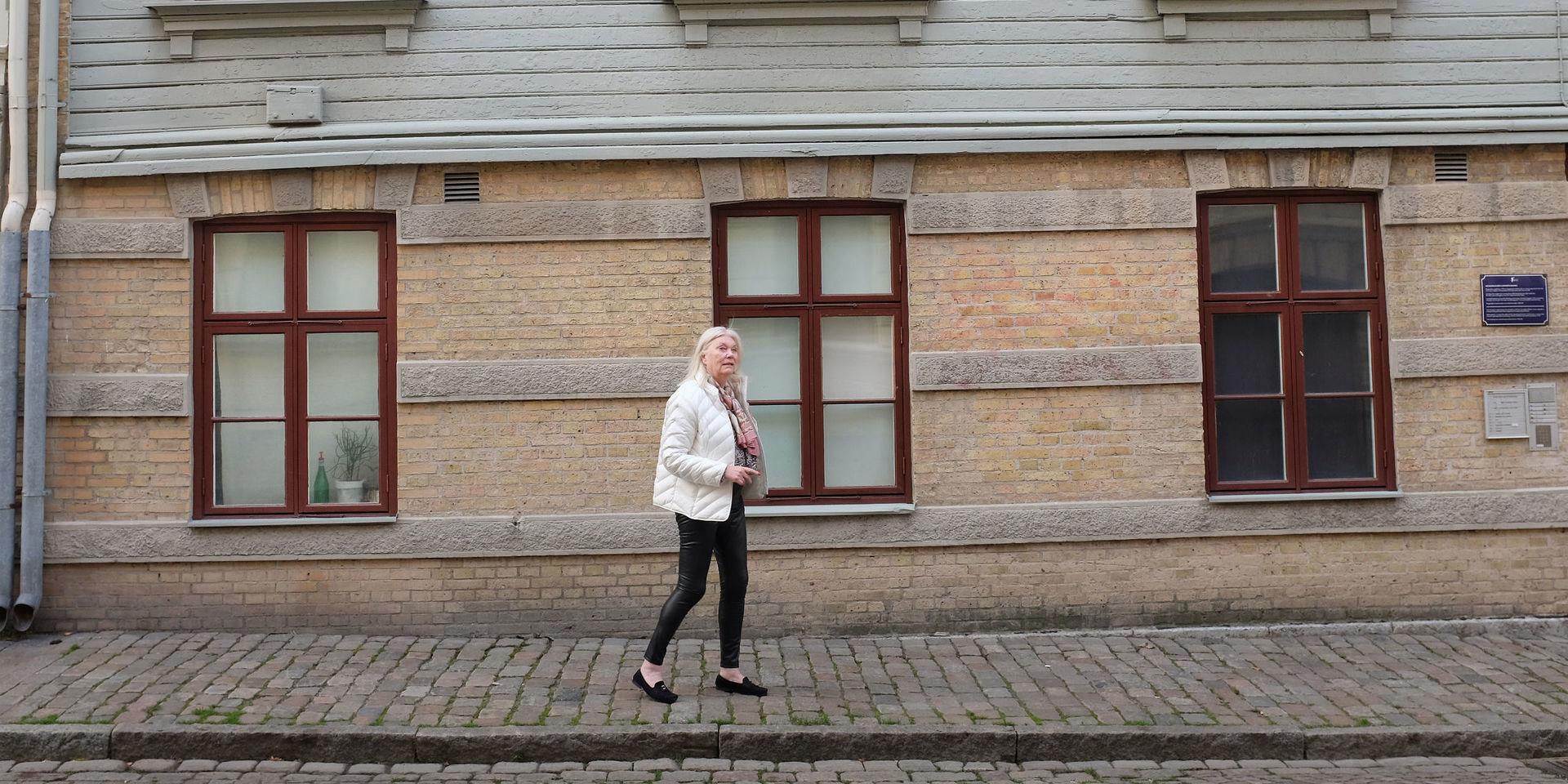 Att vandra över den historiska gatstenen i kvarteren i Haga är en favoritsyssla för Maya Hedberg. 