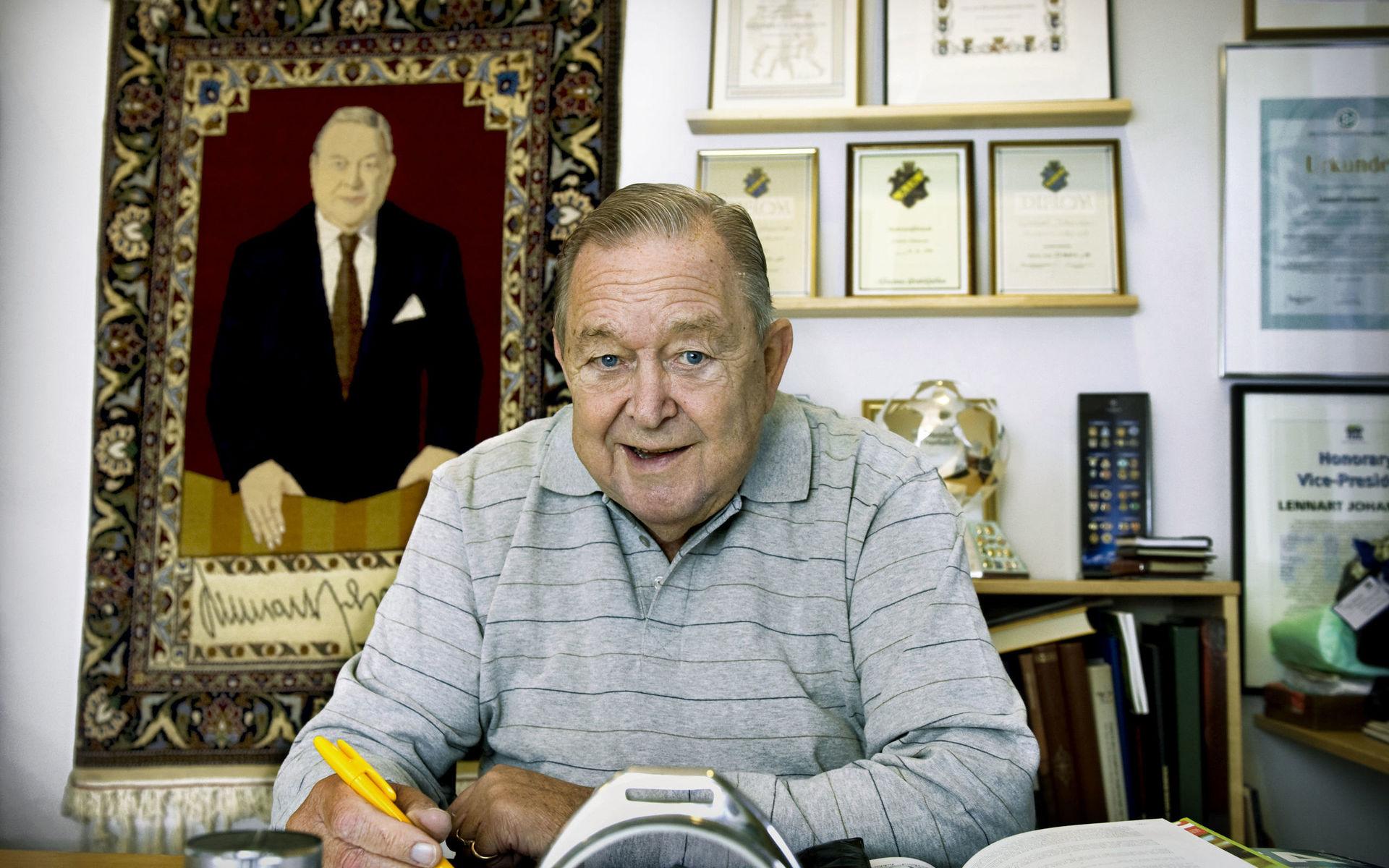Lennart Johansson fyller 80 år den 5:e november, fotograferad på sitt kontor i Råsunda stadion . 