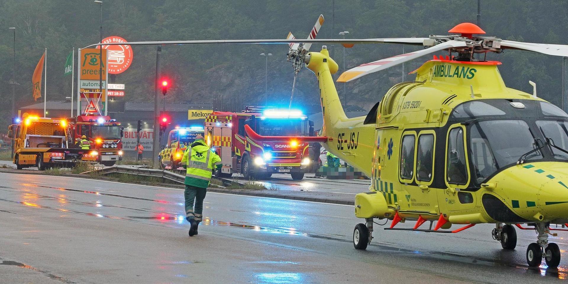 Ambulanshelikopter deltog i räddningsarbetet efter en mc-olycka utanför Uddevalla.