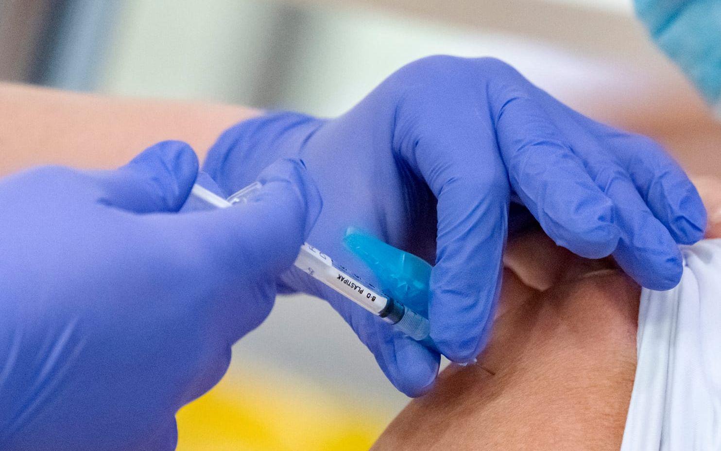 En webblänk för vaccination som ursprungligen var riktad till vårdpersonal sprids bland privatpersoner. Arkivbild.