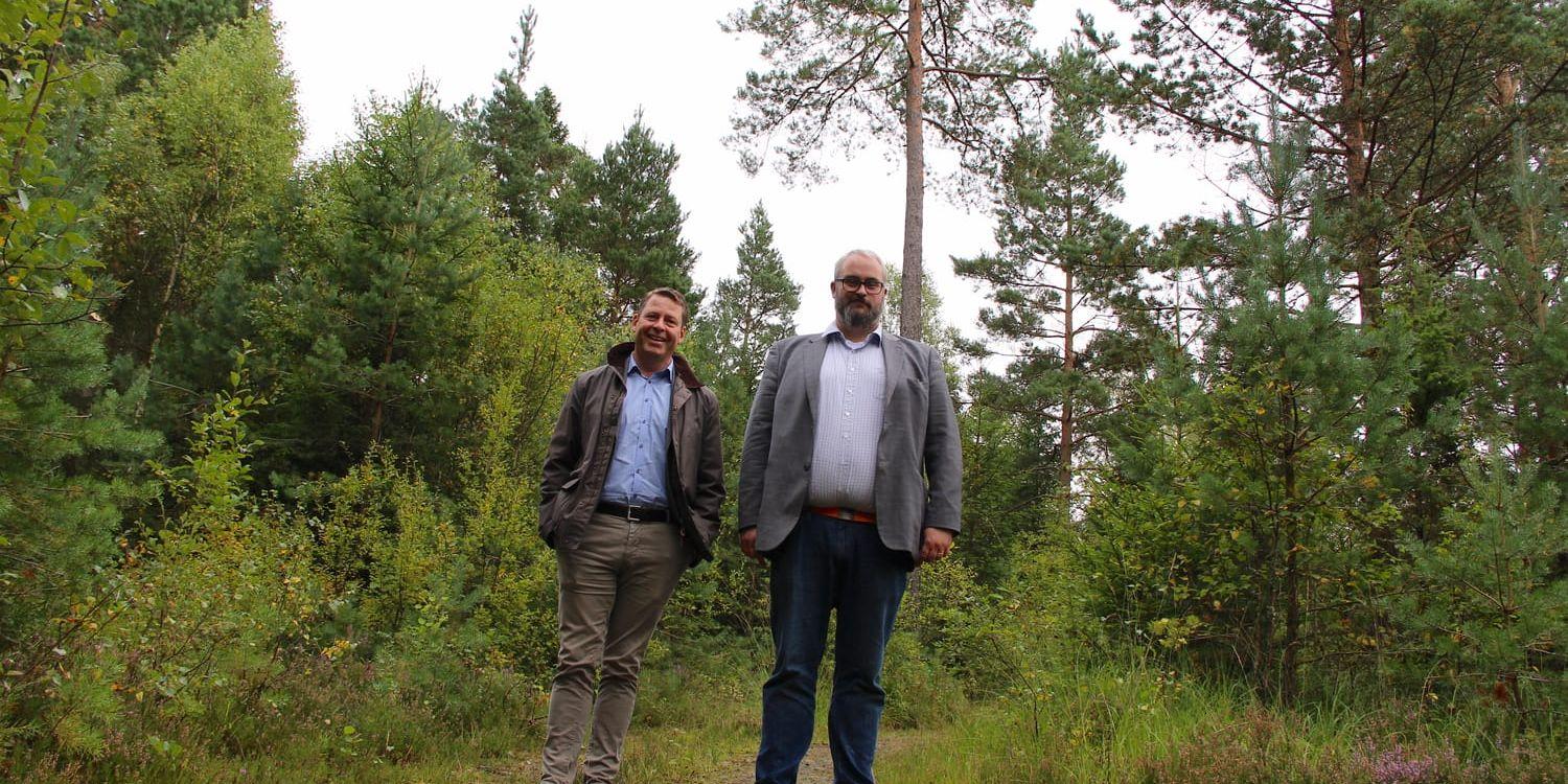 Här ska staden ligga. Per Vorberg (M) och Patrik Linde (S) är helt överens om att fortsätta planera för den nya staden Landvetter södra. Bild: Martin Björklund