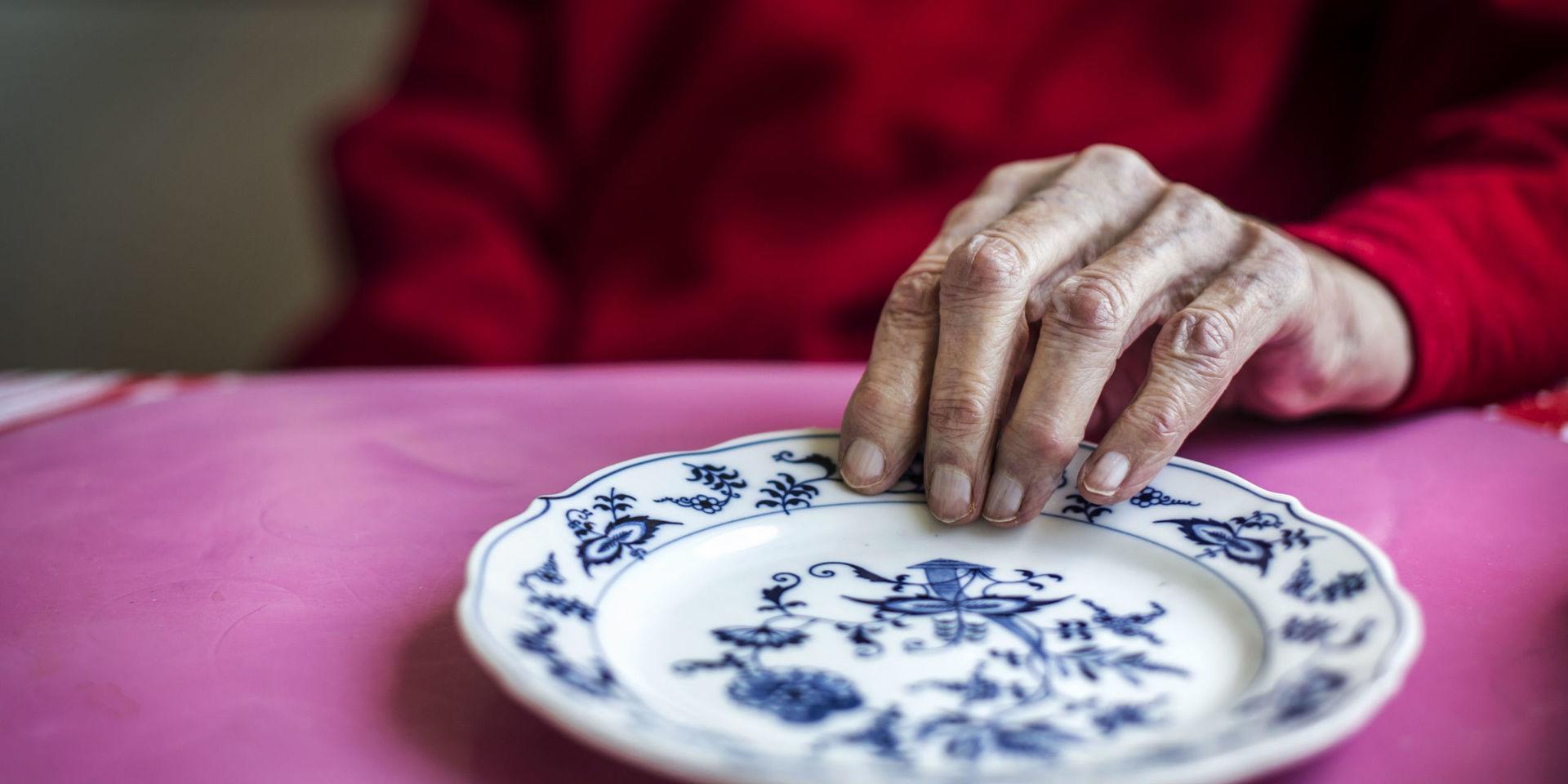 Äldre personer är särskilt känsliga för smittan och är också de som riskerar att bli mest isolerade under krisen.