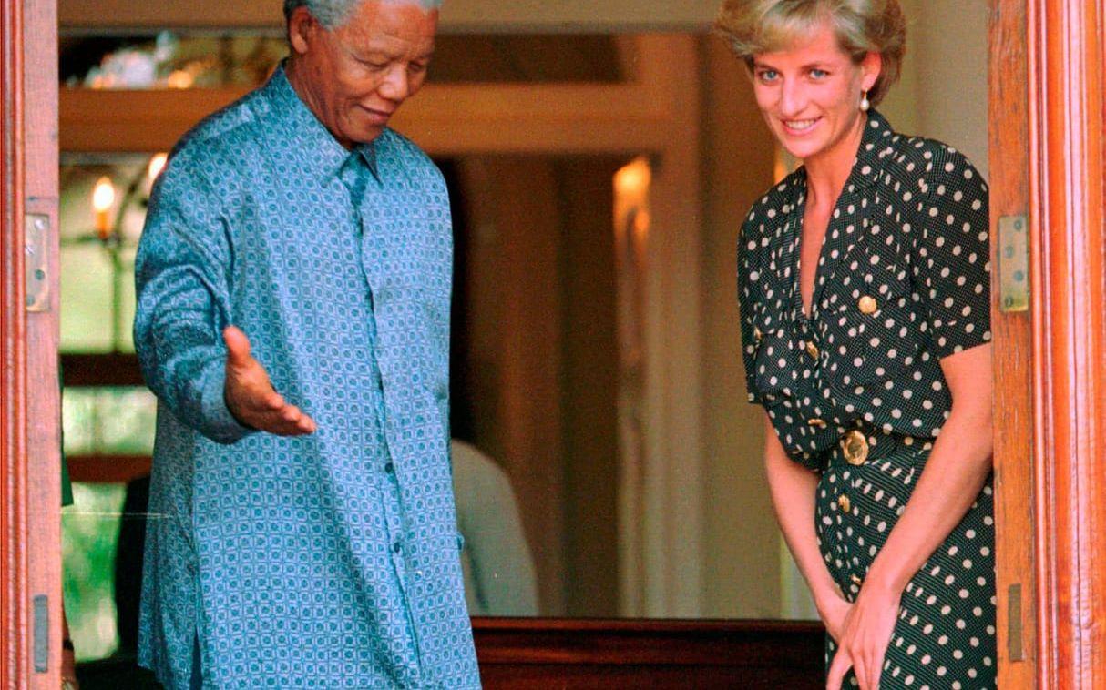Prinsessan Diana besökte hann under sin tid träffa Nelson Mandela och många andra ledande gestalter.