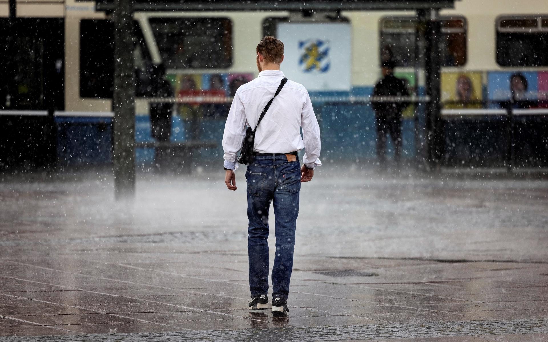 Det kan vara värt att ta med ett paraply om man ska bege sig ut på Göteborgs gator under torsdagen.