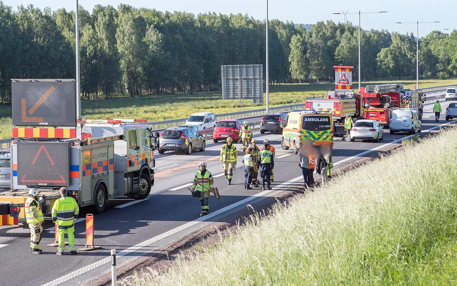 Olyckan på E6 i höjd med Rödbo orsakar långa köer. FOTO: Linus Olsson
