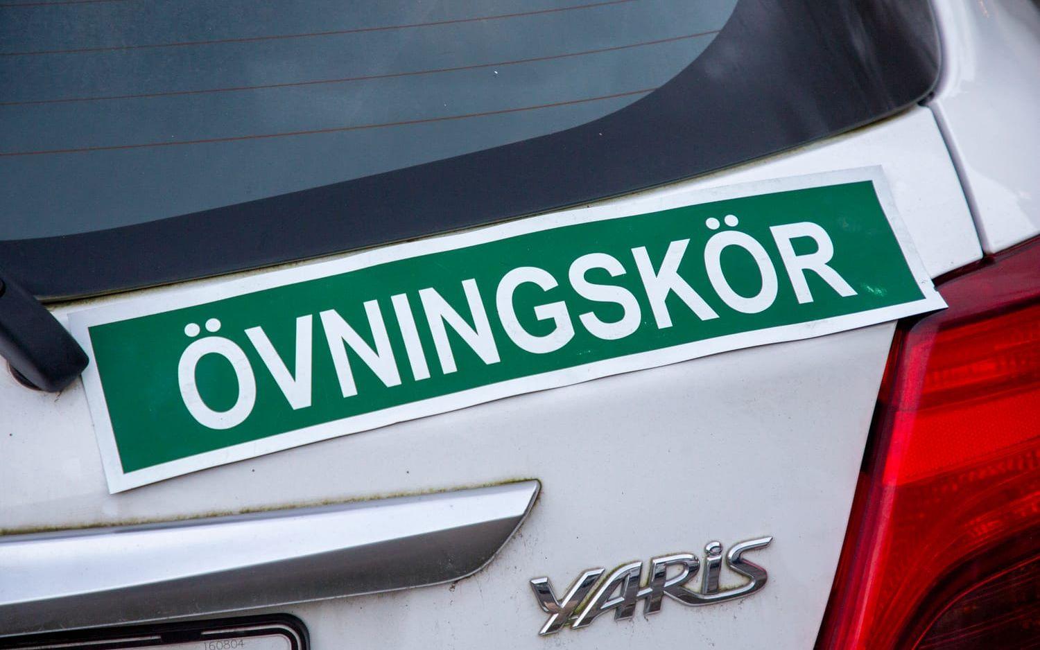 Under måndagen rapporteras problem med teori- och körprov. Arkivbild.