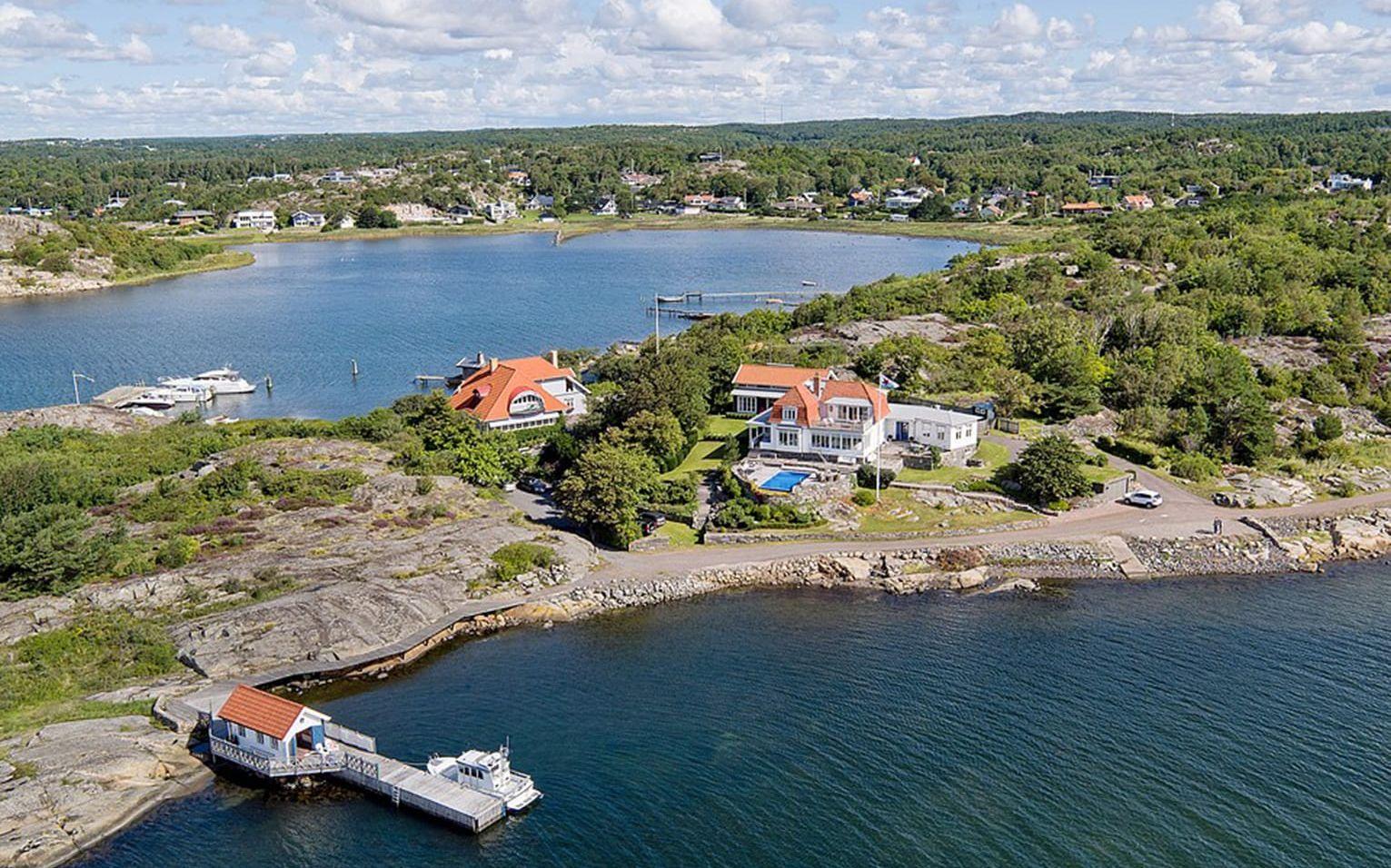 Huset ligger på Särö och har ett tillhörande annex pool, brygga och båthus. Foto: Fredrik Karlsson/SE360