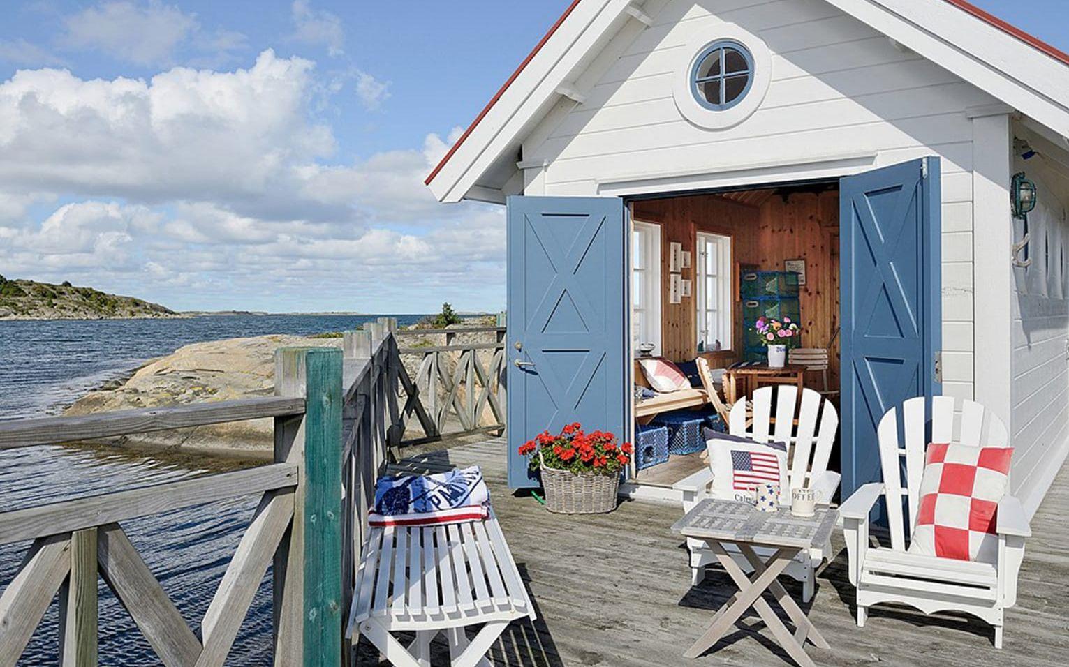 Båthuset ligger i anslutning till bryggan. Foto: Fredrik Karlsson/SE360