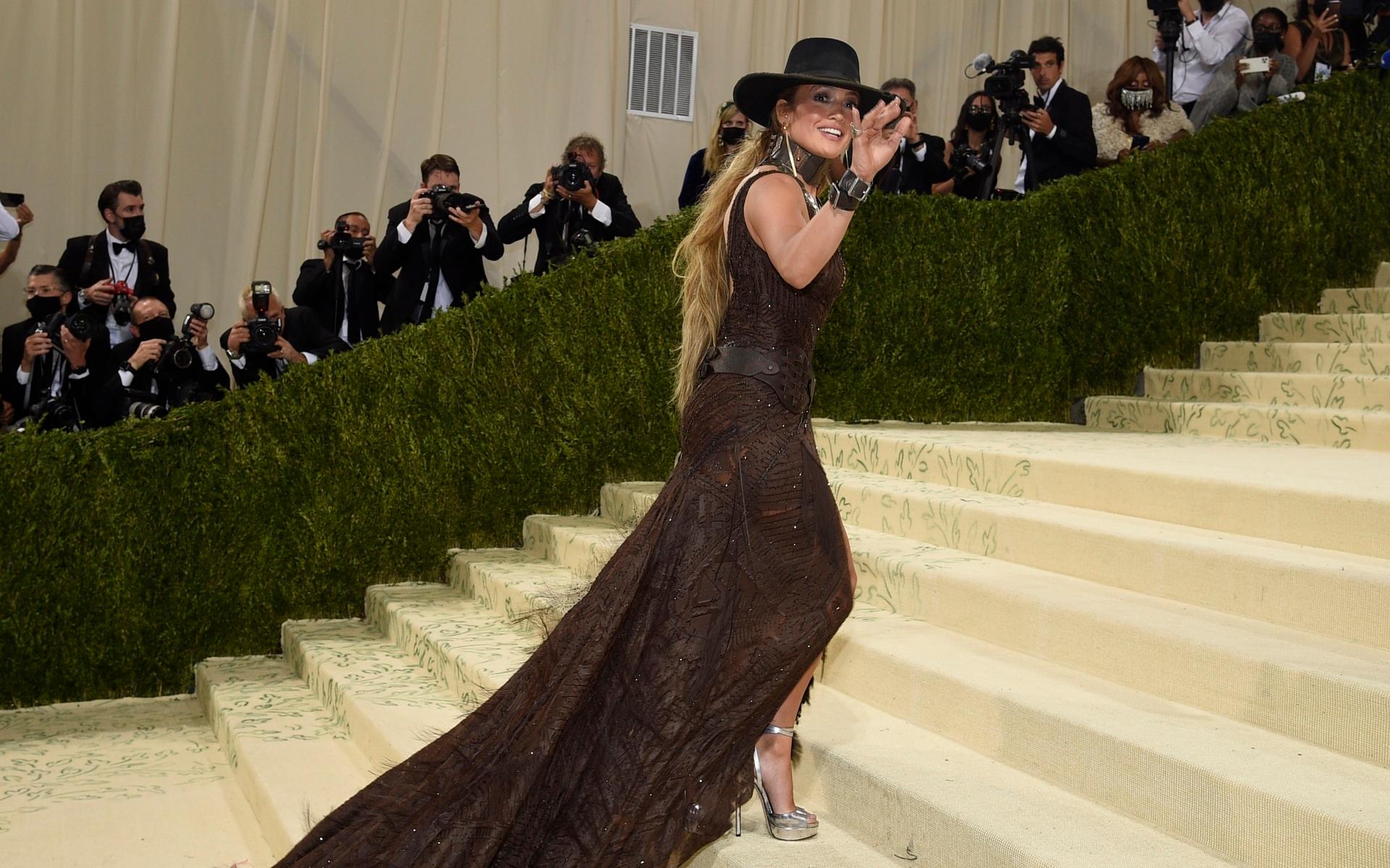 Superstjärnan Jennifer Lopez kom i lyxig cowgirl-stil designad av Ralph Lauren.