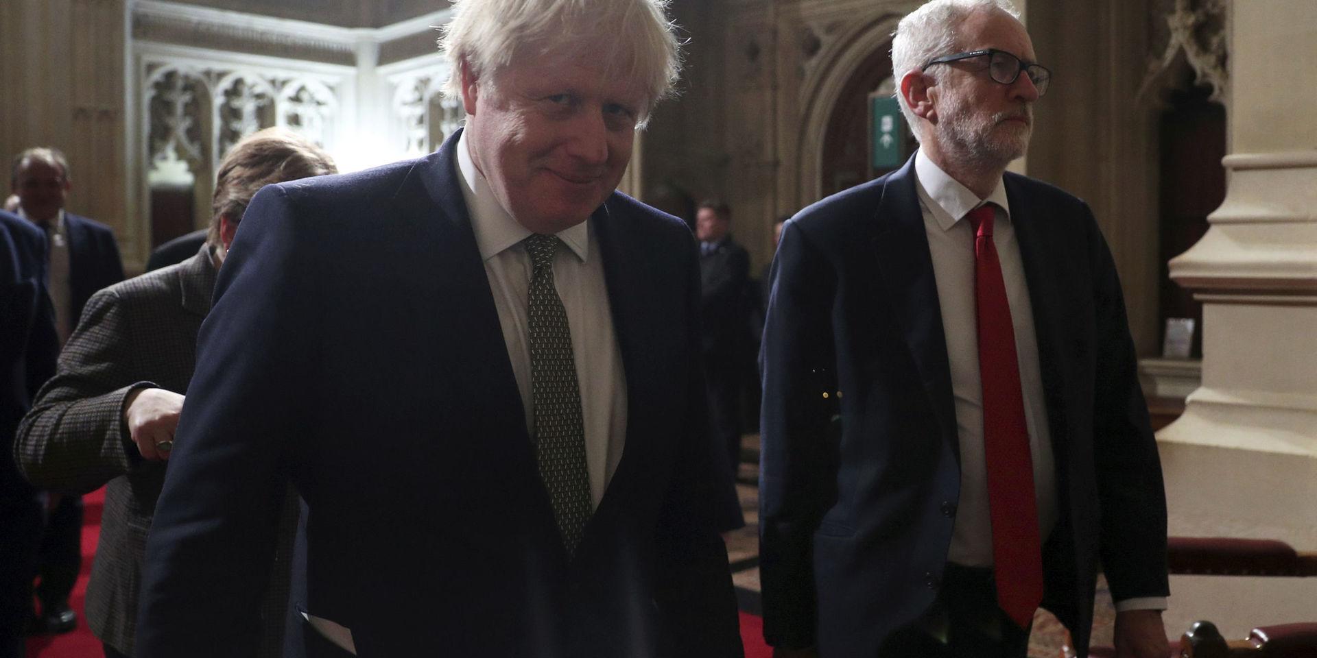 Rivalerna Boris Johnson och Labourledaren Jeremy Corbyn anländer till drottningens tal. 