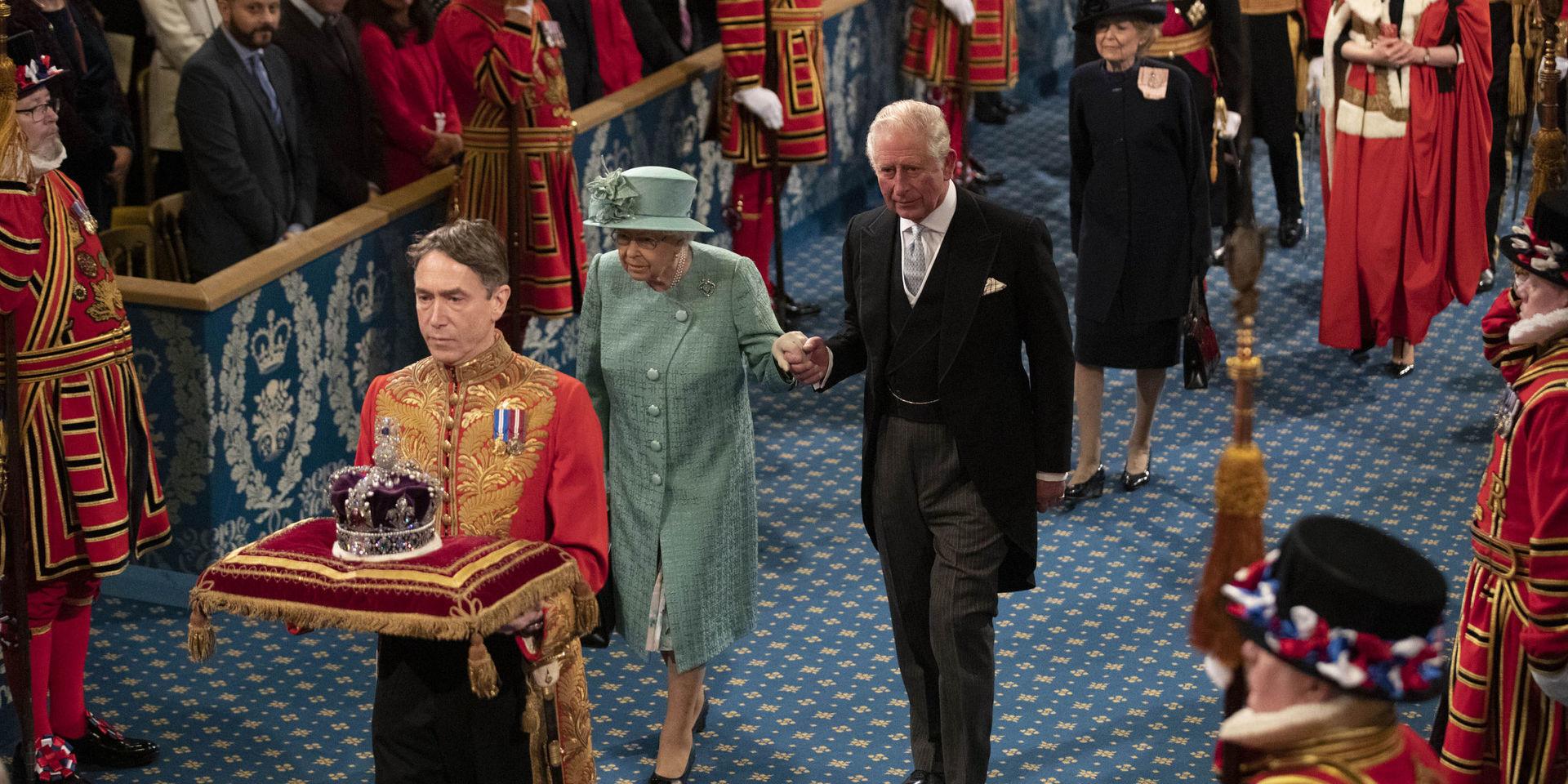 Drottning Elizabeth och prins Charles.
