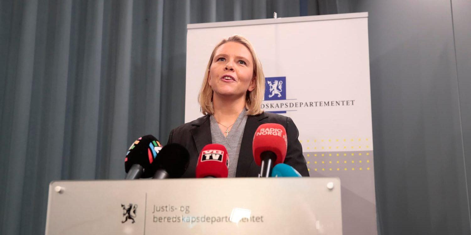 Sylvi Listhaug under presskonferensen på tisdagsmorgonen där hon meddelade att hon avgår från justitieministerposten.