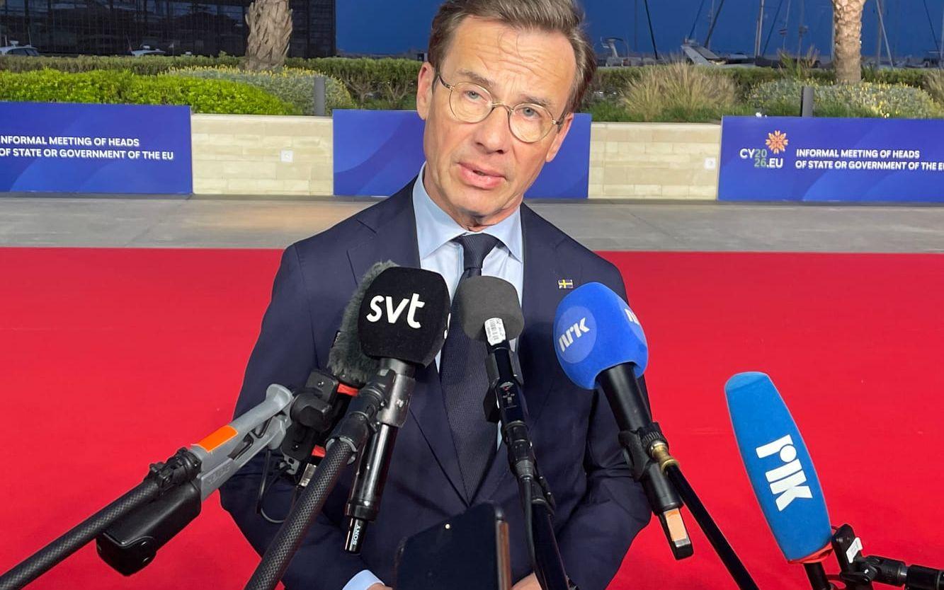 Statsminister Ulf Kristersson (M) på väg in till torsdagens EU-toppmöte på Cypern.