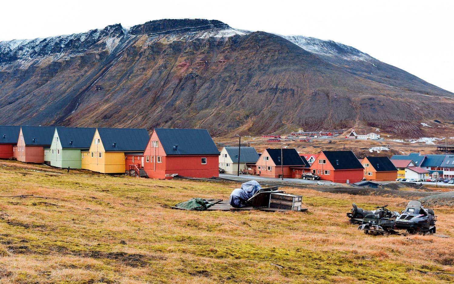 Extremväder. Det är oktober, och snön borde redan ligga på marken. Men i stället är det högsommartemperatur i Longyearbyen.