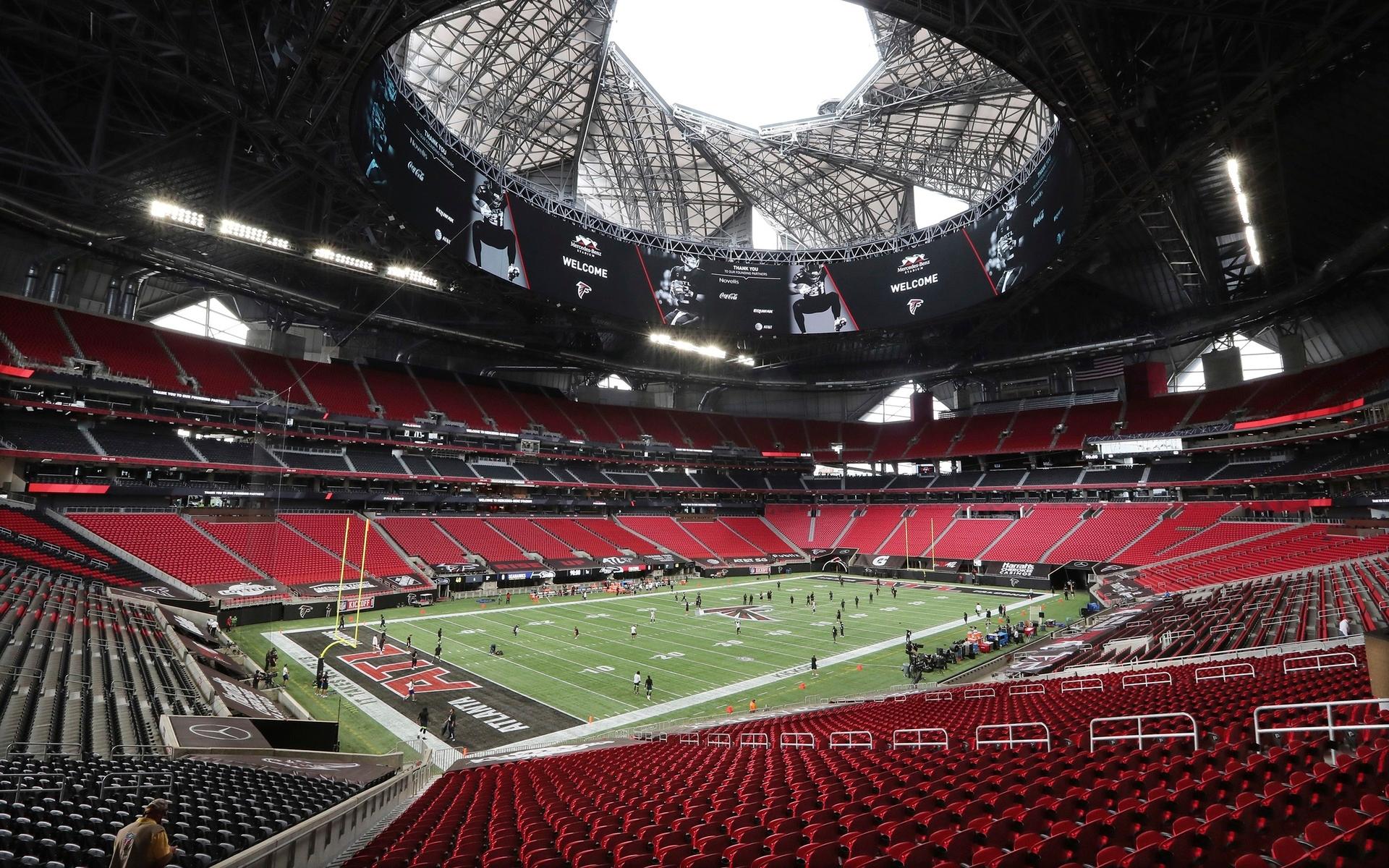 Mercedes-Benz Stadium är med sina 71 000 sittplatser hemmaarena till fotbollslaget Atlanta United och det amerikanska fotbollslaget Atlanta Falcons.