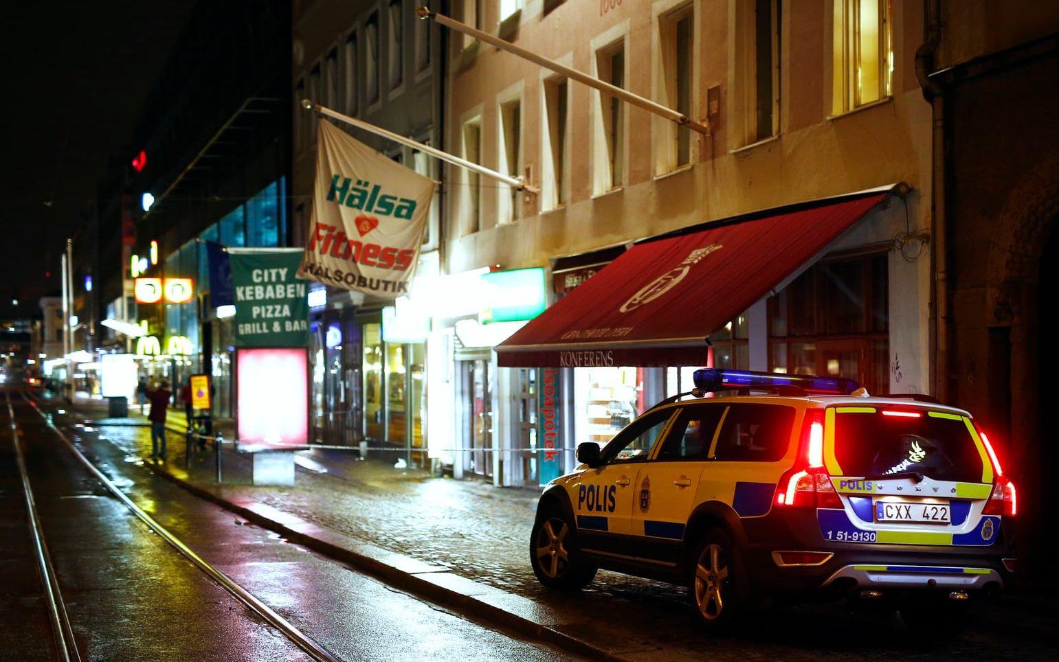Den 16 oktober skottskadades en man i 25-årsåldern utanför en restaurang på Brunnsparken i centrala Göteborg.