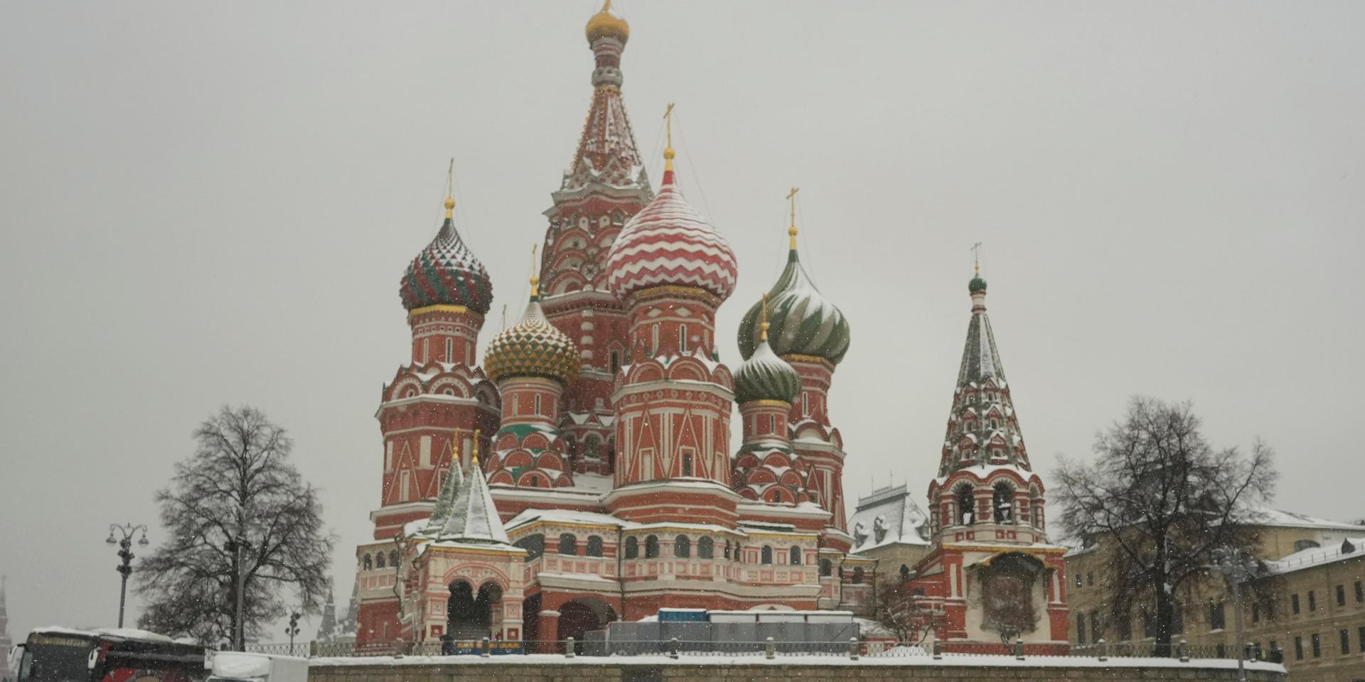 Vasilijkatedralen i Moskva, början av februari. (AP Photo/Thibault Camus)