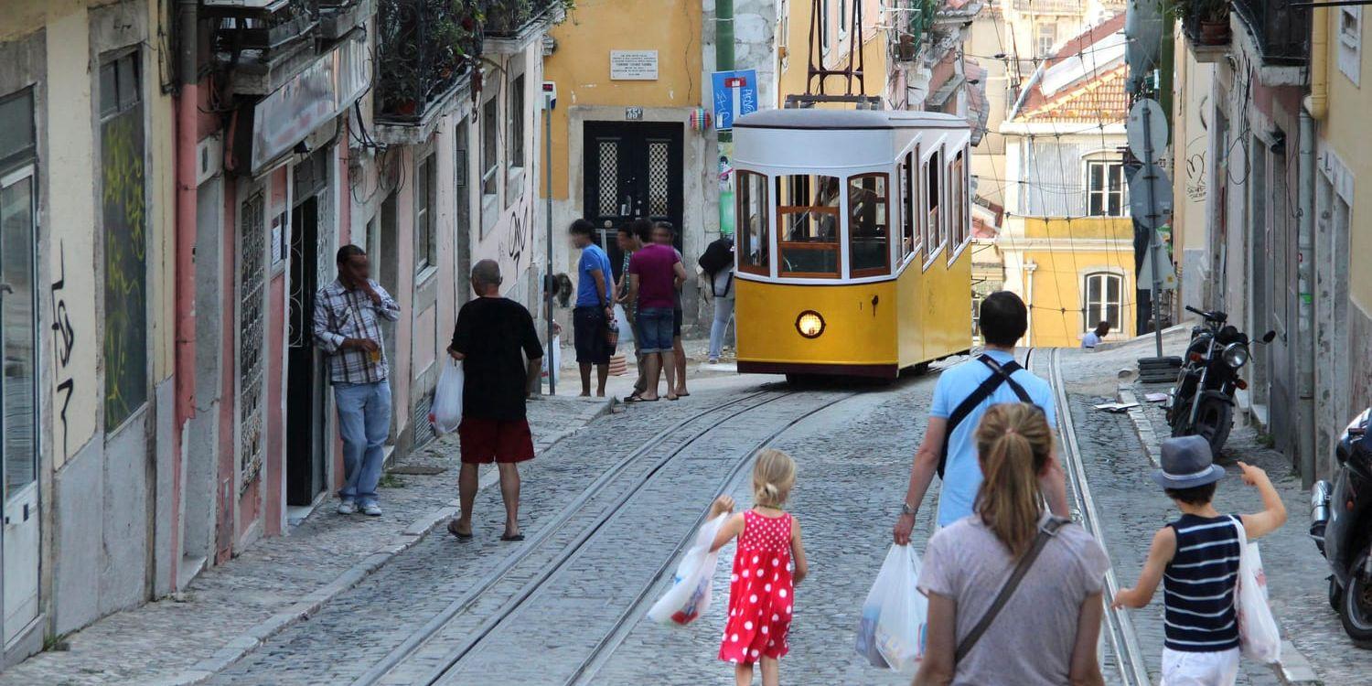 Turisterna vänder Portugal i ryggen. Arkivbild.