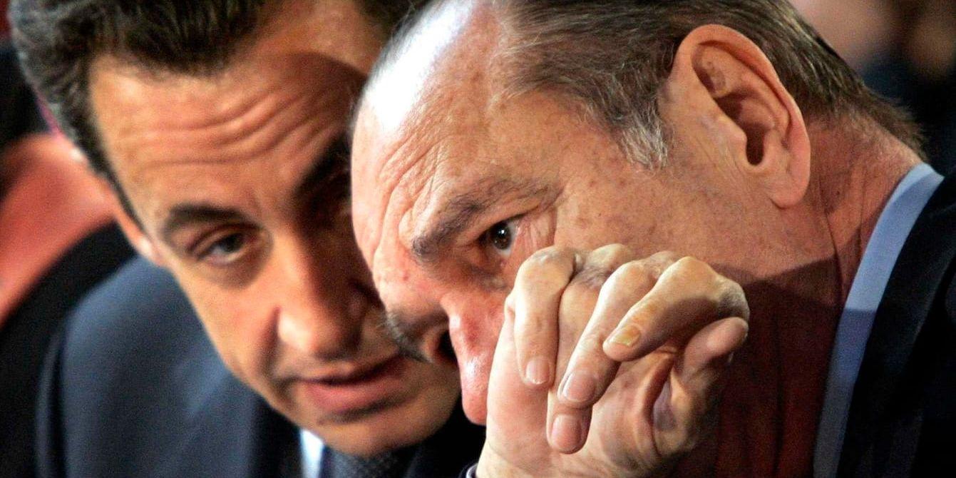 Nicolas Sarkozy och Jacques Chirac (1932–2019). Bilden är från 2005, då den sistnämnde var president och Sarkozy hans inrikesminister.