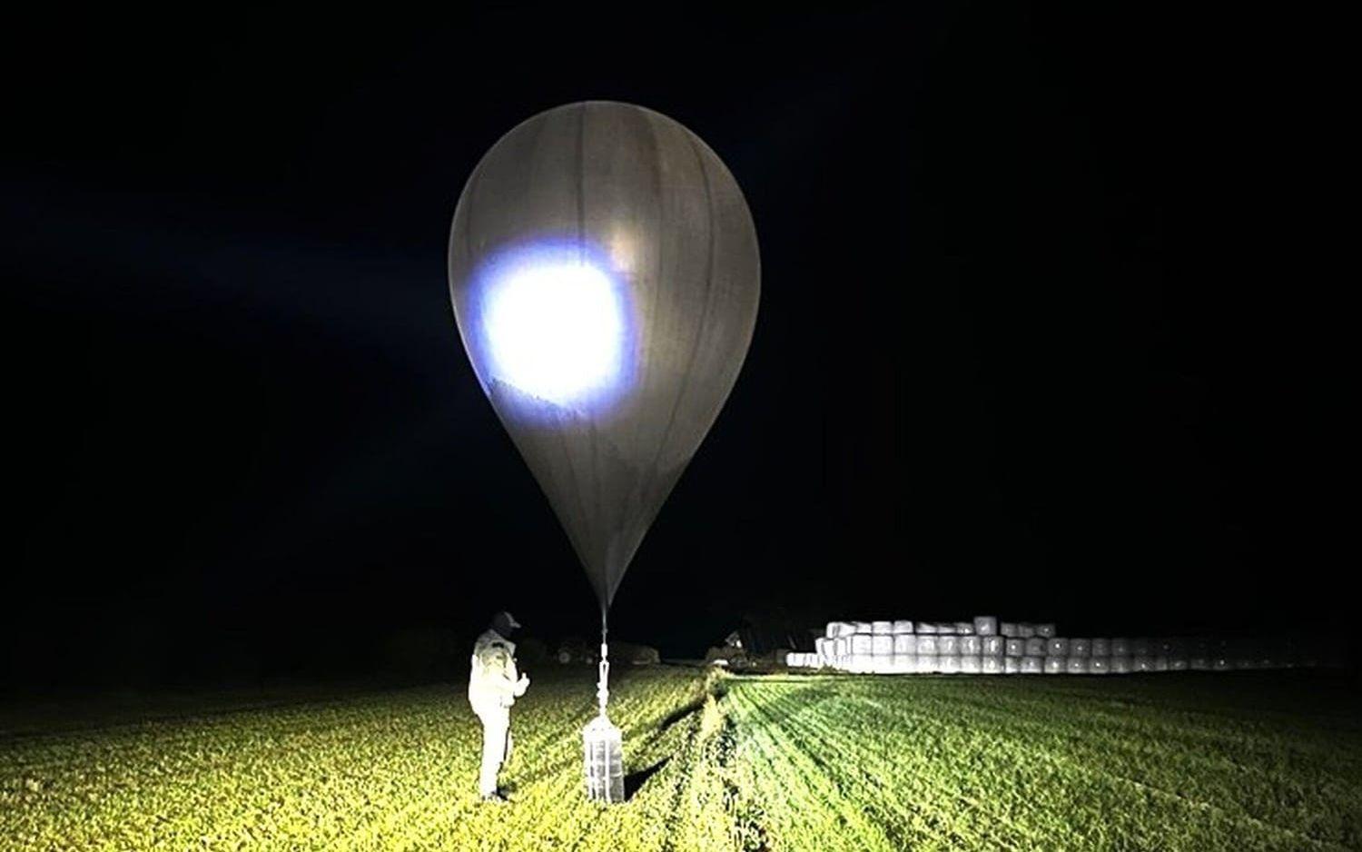 En odaterad bild visar en av de belarusiska ballonger som upphittats i Litauen.