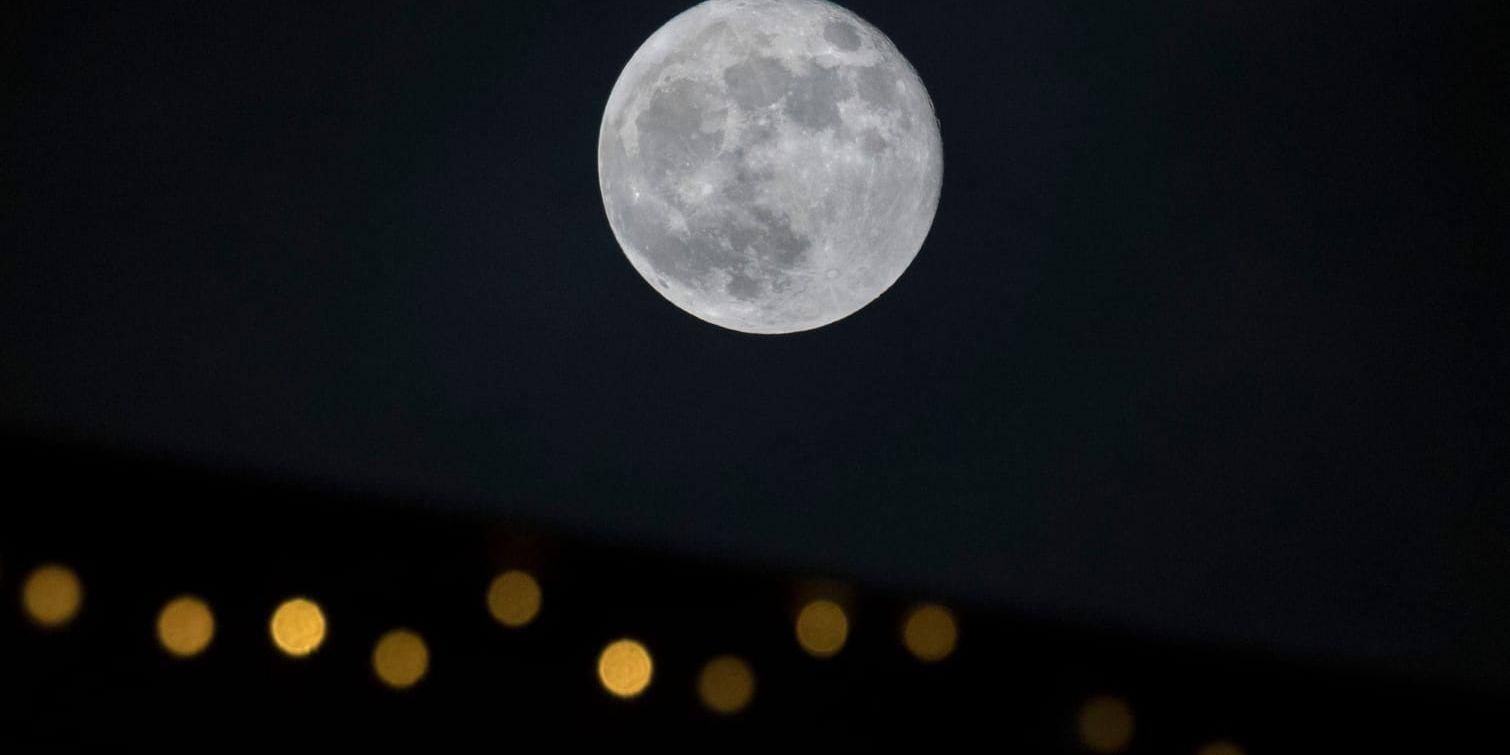 På natten mot onsdagen finns det chans att se en supermåne.