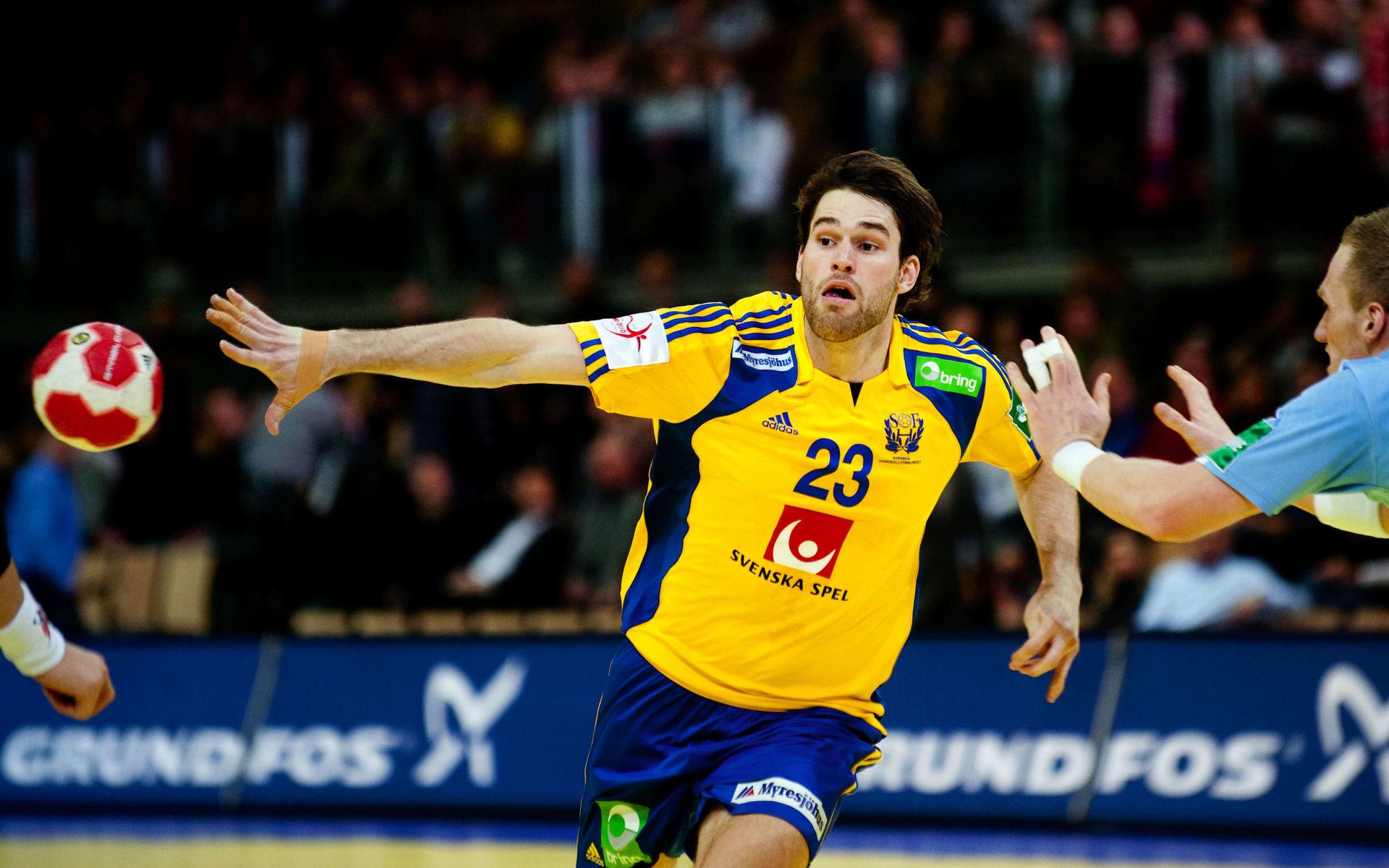 Larsson representerade förutom Sävehof bland annat Alingsås HK och svenska landslaget. 