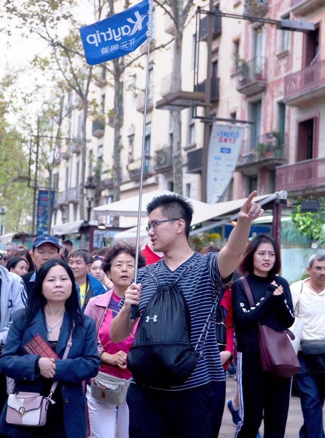 "Jag ser så många poliser i området så jag tror det är säkert", säger turistguiden Zhongchen Feng. Foto: Aitor Diago Sanchez