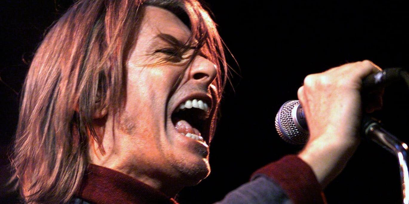 David Bowie på scen i Toronto, Kanada, 1999.