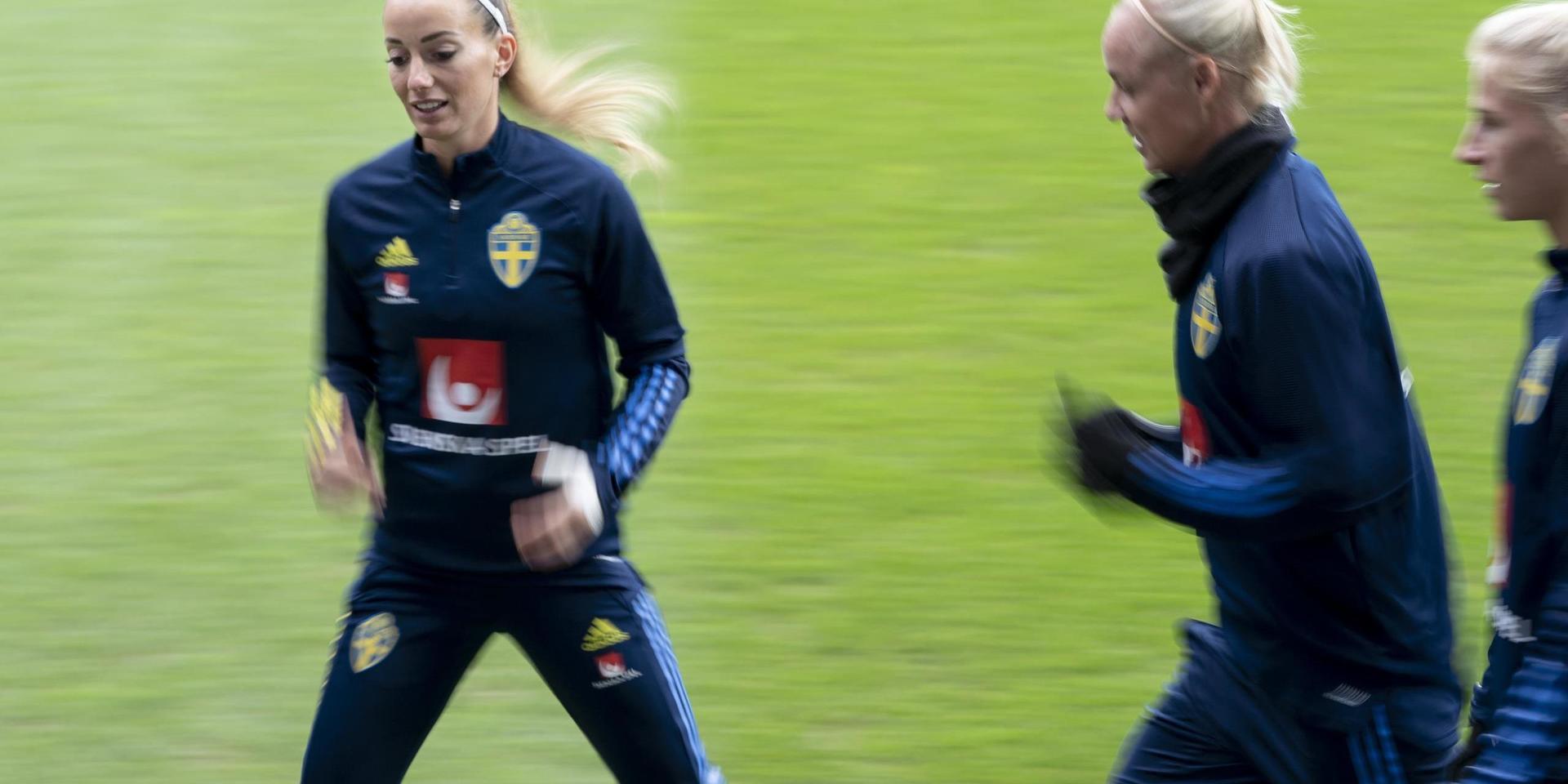 Kosovare Asllani och Caroline Seger är två av Sveriges nyckelspelare i kvällens gruppfinal i EM-kvalet mot Island. En svensk seger skulle innebära att biljetten till fotbolls-EM 2022 är säkrad.