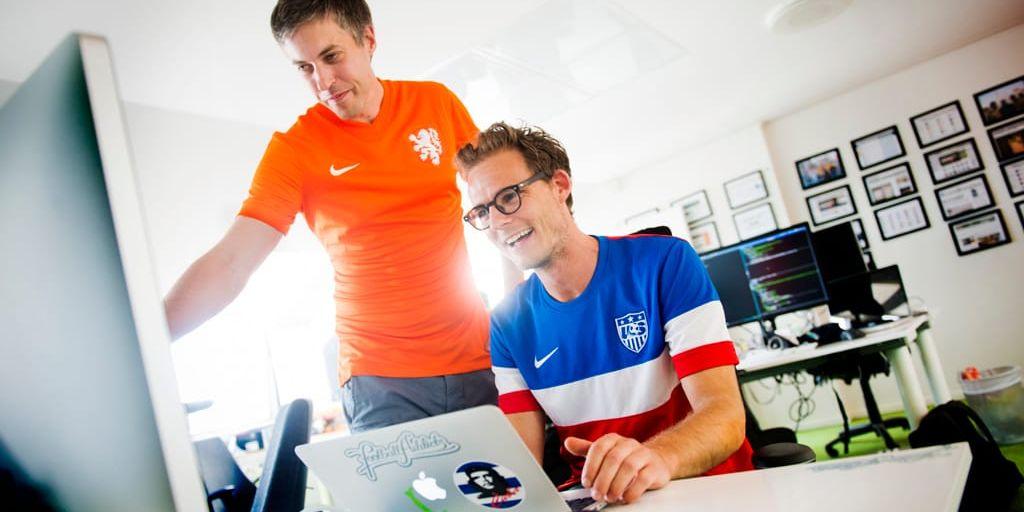 Erik Heinemark och Patrik Arnesson hoppas att fotbolls-VM ska få fler att hitta till appen Football Addicts, som i dag har 2,5 miljoner aktiva användare.