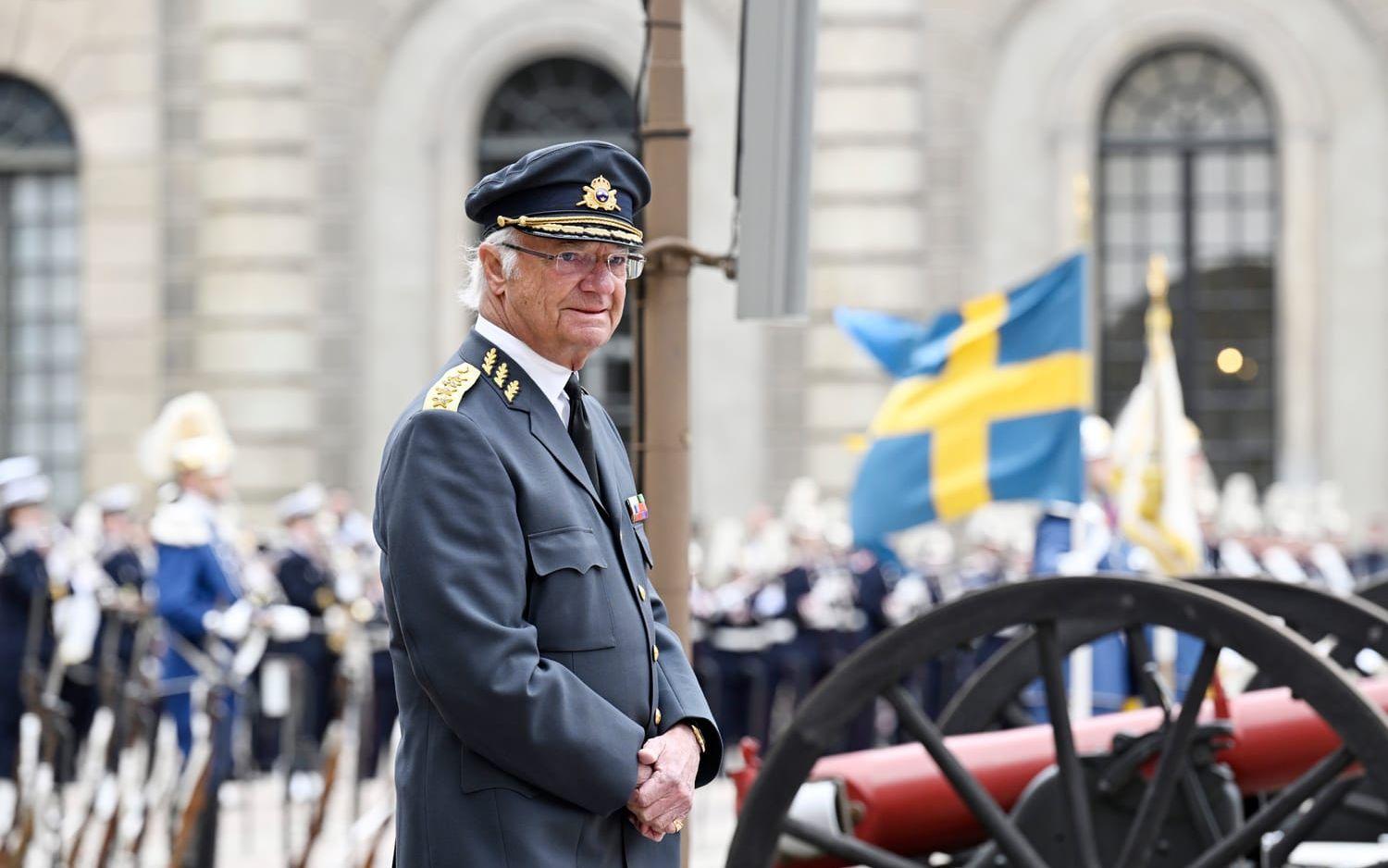 Kung Carl Gustafs födelsedag firas i Stockholm – i strålande väder, utlovar SMHI. 