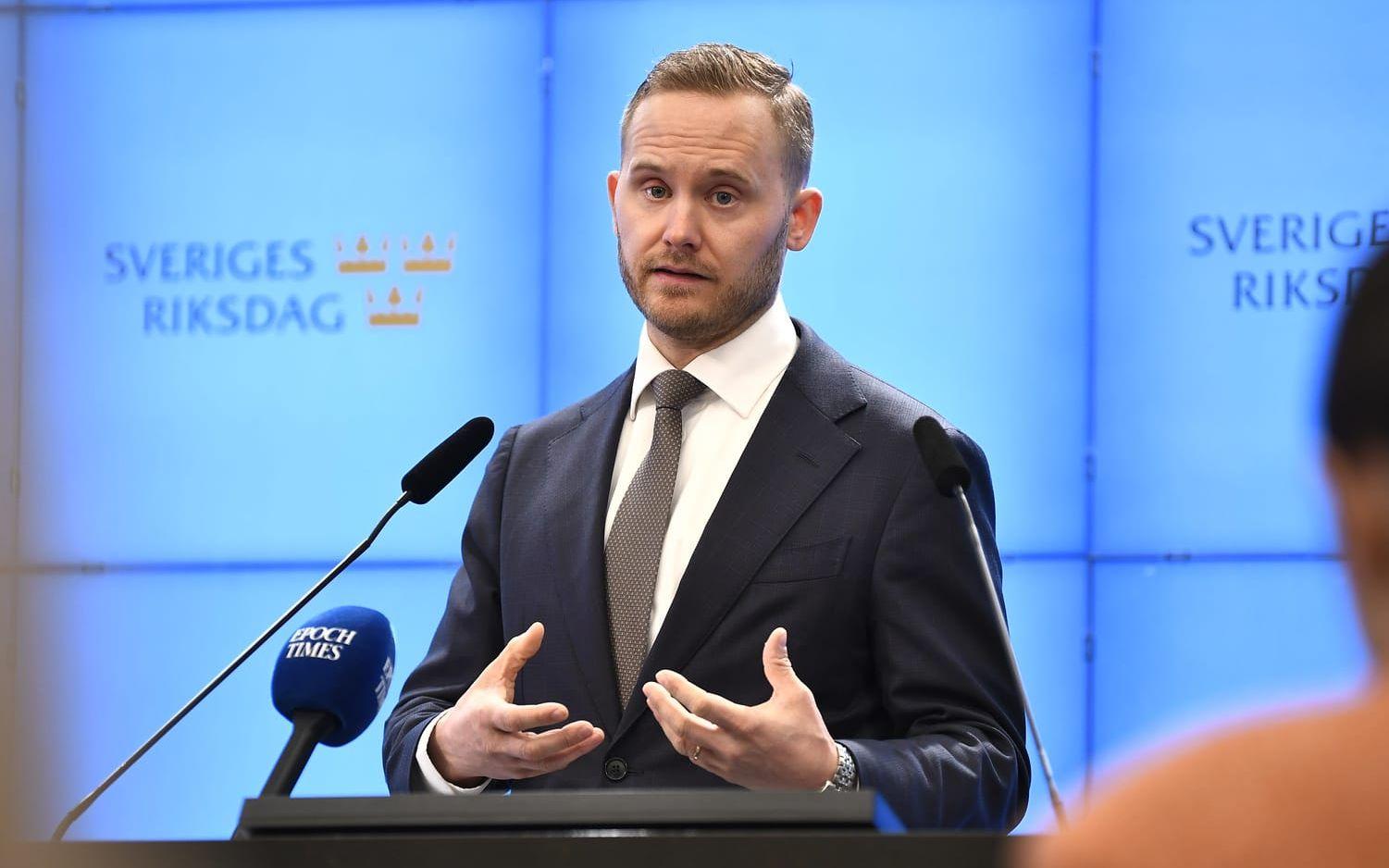 Henrik Vinge, Sverigedemokraternas rättspolitiska talesperson.