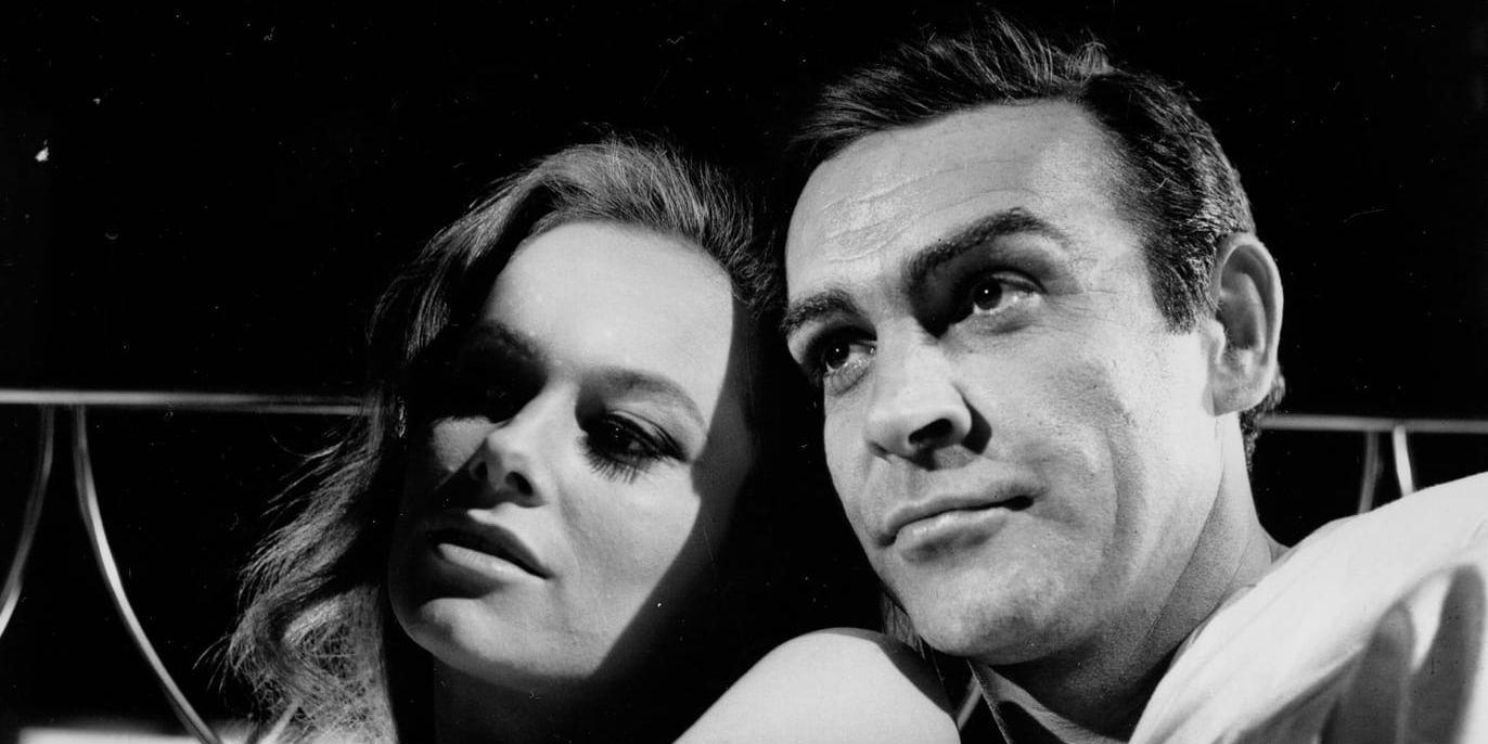 Sean Connery, här med italienska kollegan Luciana Paluzzi, spelade den första James Bond. Arkivbild.