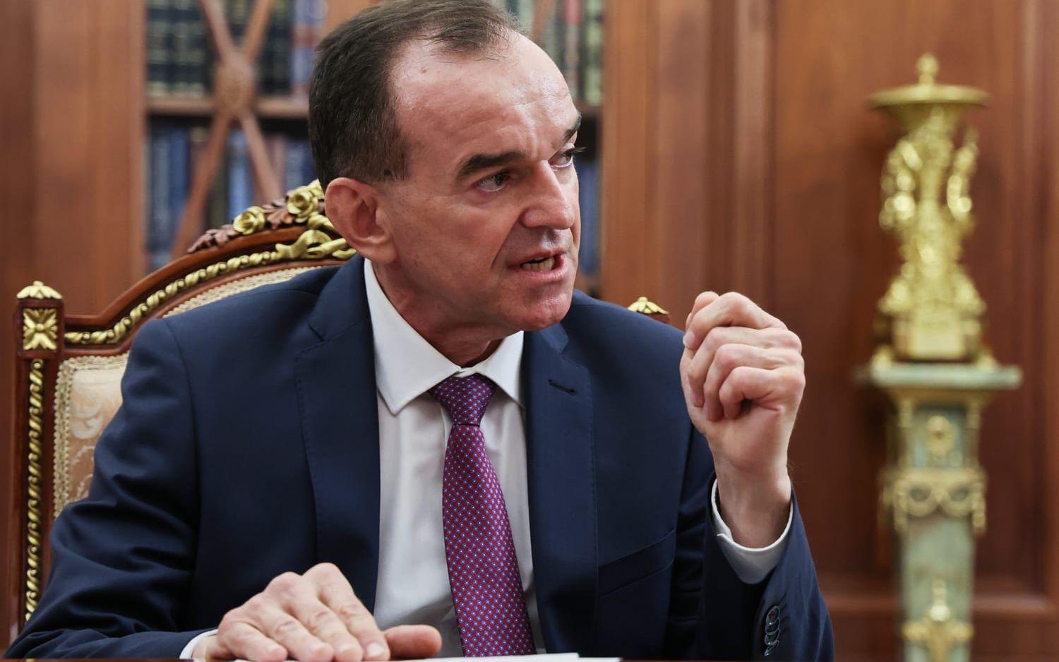 Ryska Krasnodars guvernör Veniamin Kondratjev uppger att hamnen i Tuapse angripits under natten.