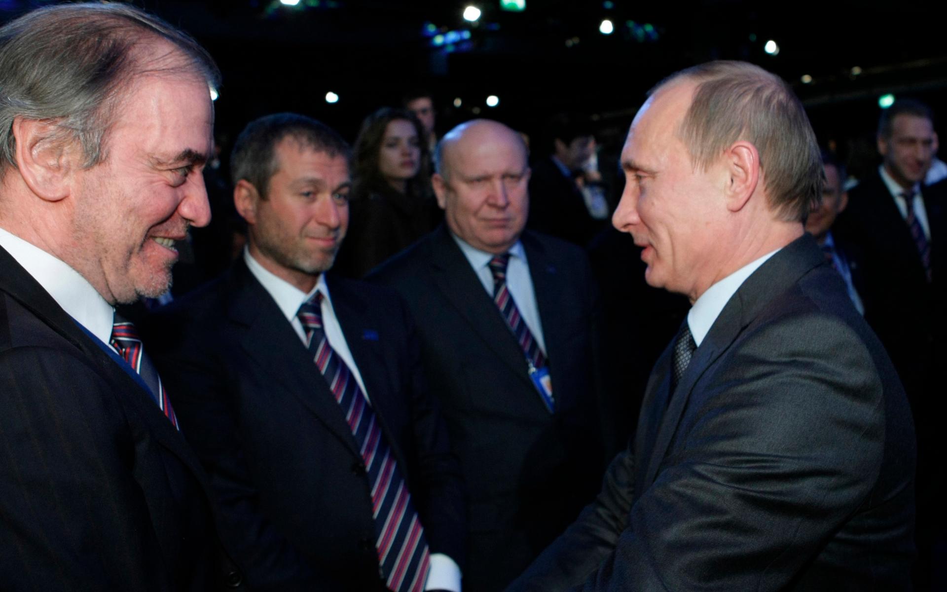 Sanktionerna sattes in på grund av hans nära relation till Rysslands president Vladimir Putin.
