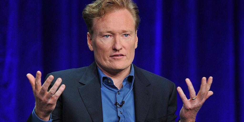 Conan O'Brien valde att rikta hård kritik mot USA:s vapenlagar i sitt program i går kväll.