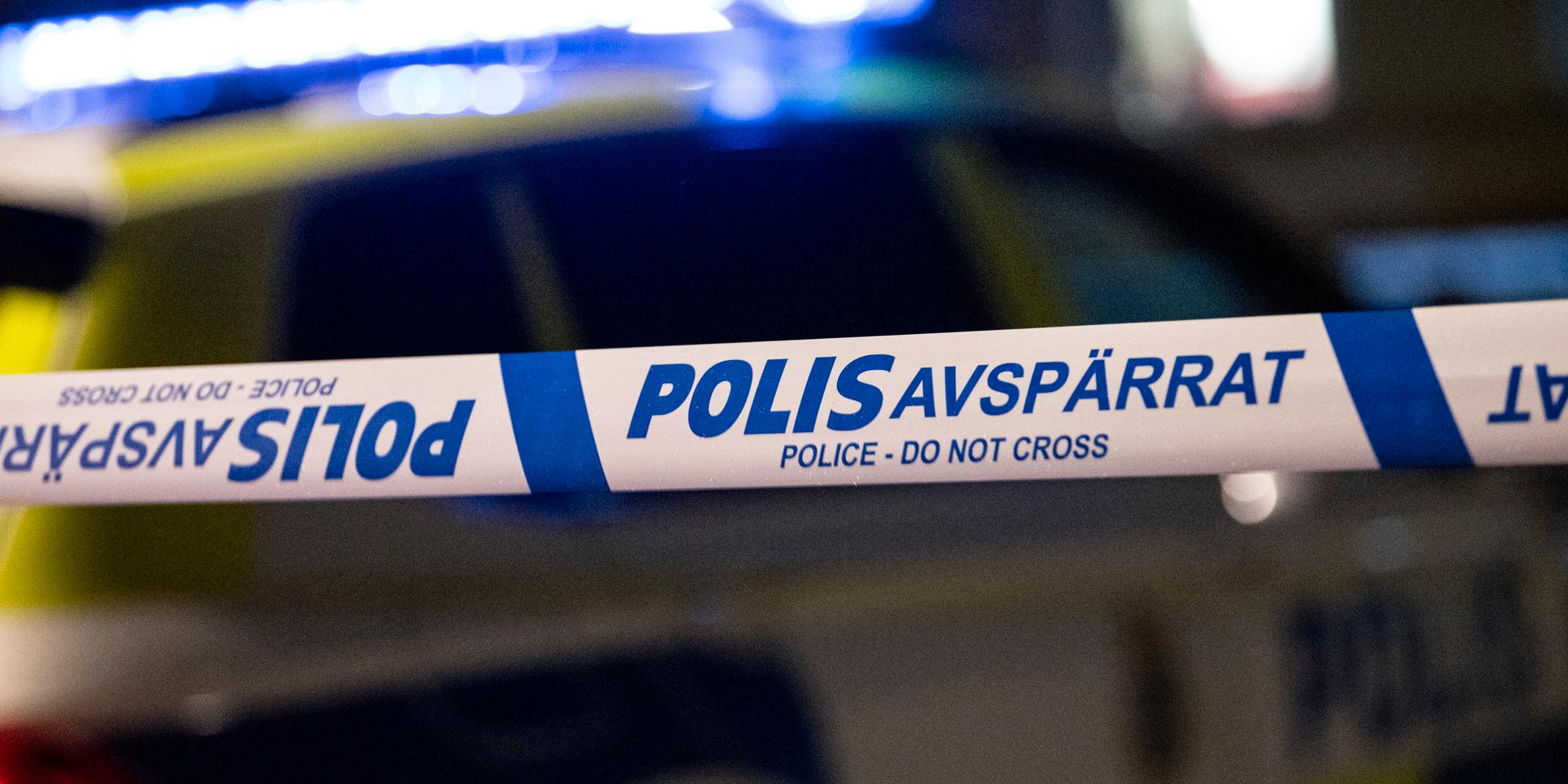 Två män greps på torsdagskvällen, misstänkta för grovt vapenbrott, efter det att skott hörts i Rinkeby.