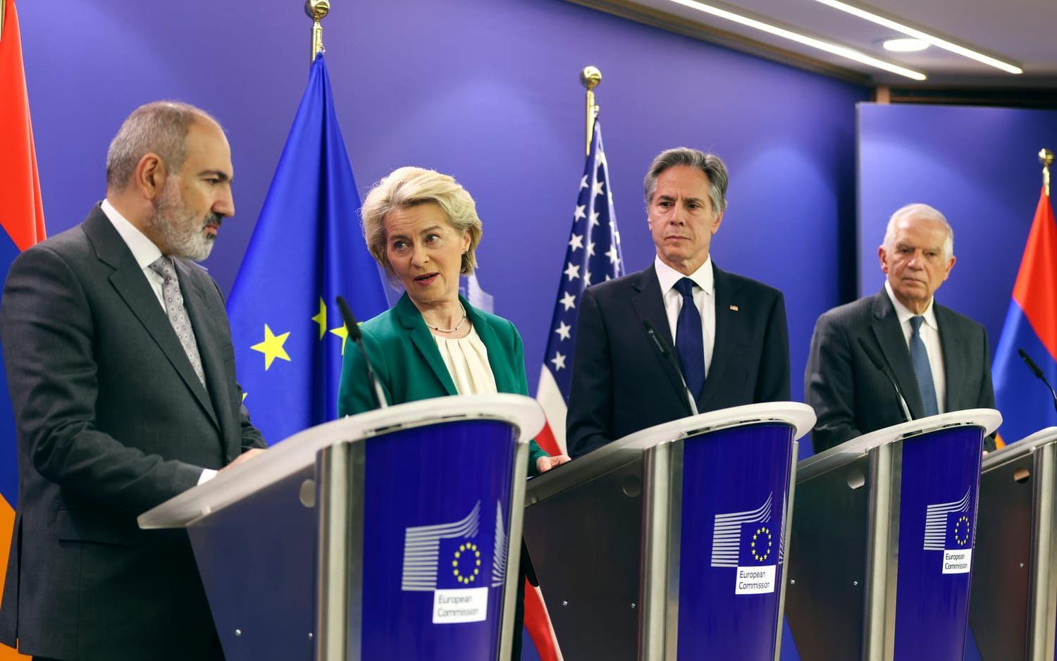 Armeniens premiärminister Nikol Pasjinjan, EU-kommissionens ordförande Ursula von der Leyen på möte i Bryssel tillsammans med USA:s utrikesminister Antony Blinken och EU:s utrikeschef Josep Borrell.