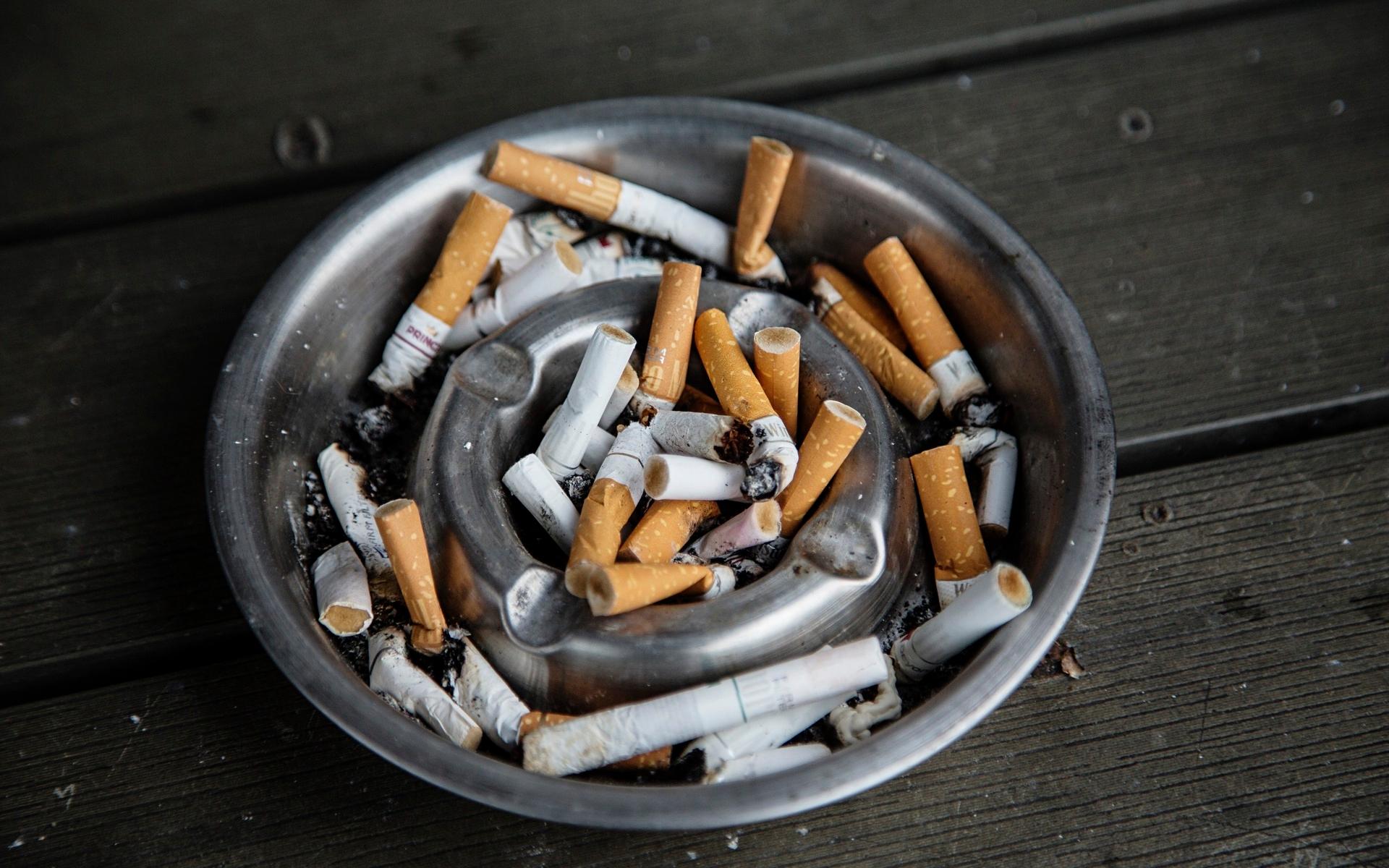 ”Philip Morris har i åratal hävdat att de vill se ett slut på rökningen, men hur kan sådana påståenden från ett bolag som säljer mer än en tiondel av alla cigarretter som röks i världen tas seriöst?”, säger organisationen Action on Smoking i ett uttalande.