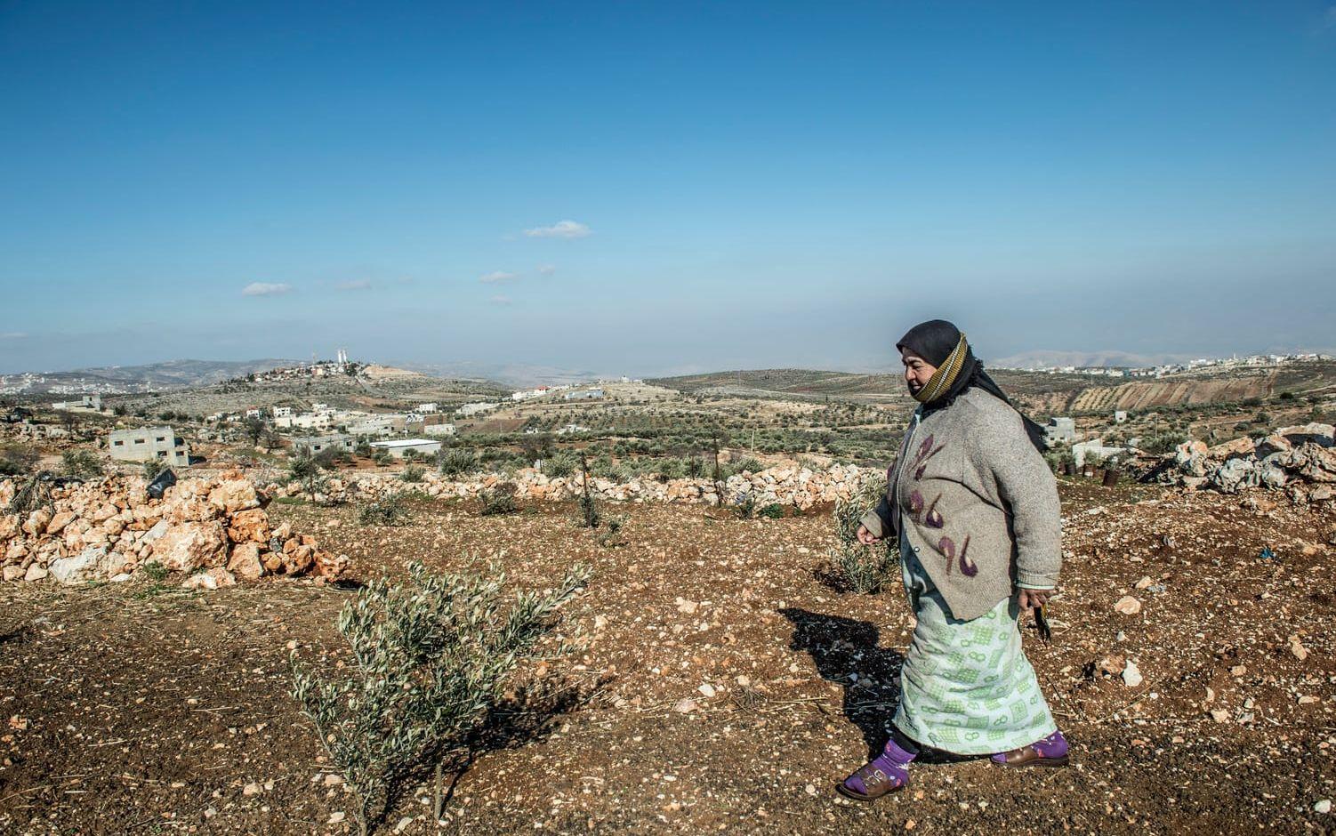 Kvinna i staden Kusra, en by norra Västbanken ligger mellan bosättningen Migdalim och den olagliga utposten Esh Kodesh.