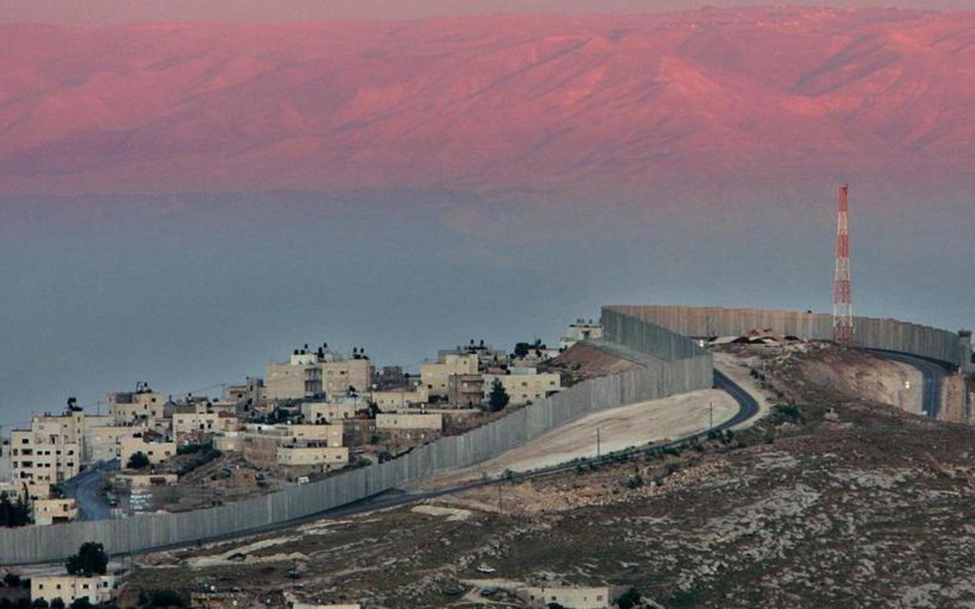 Jabel Mukaber i östra Jerusalem, intill muren mot Västbanken.